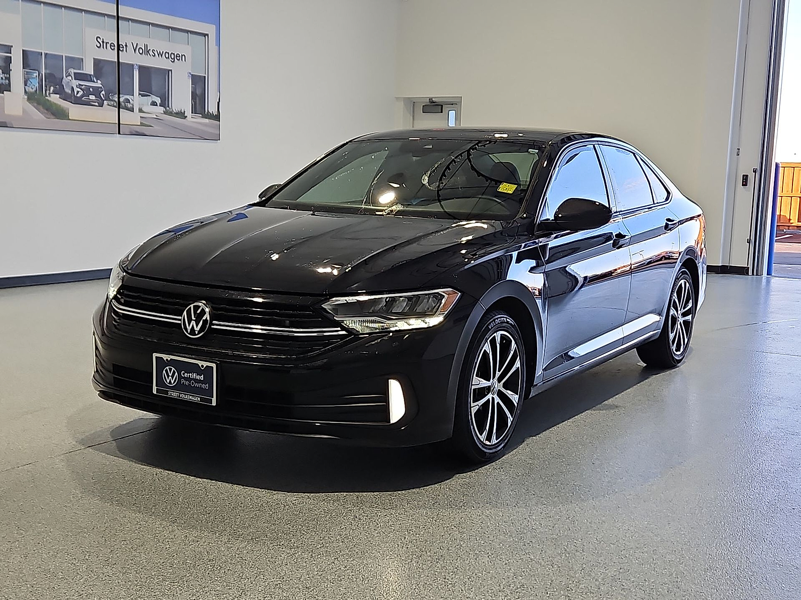 2024 Volkswagen Jetta photo 4 of 22