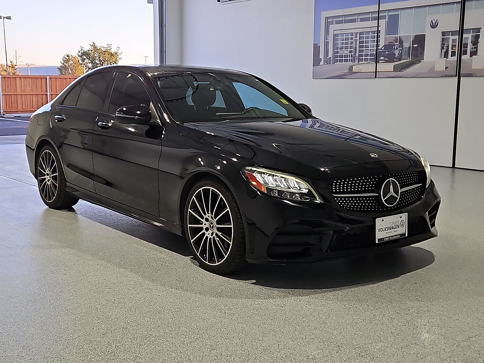 2021 Mercedes-Benz C 300 photo 2 of 22