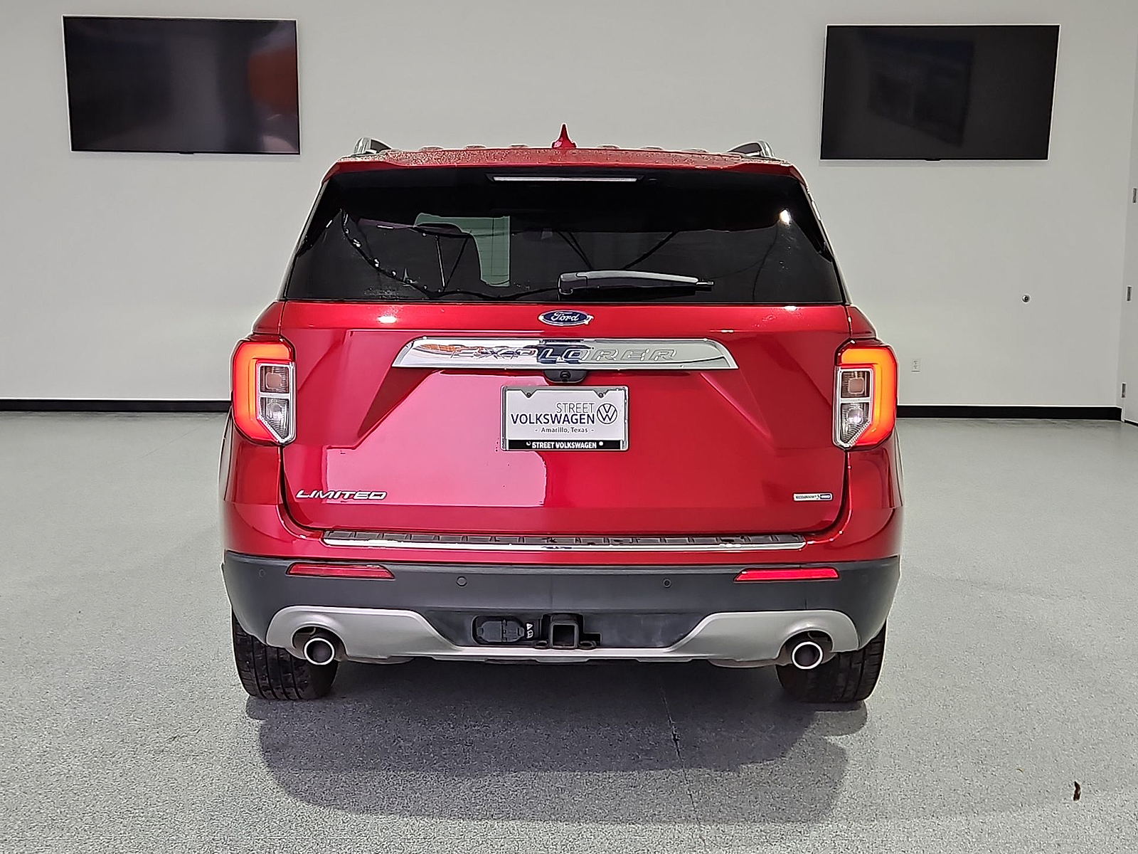2020 Ford Explorer photo 7 of 22