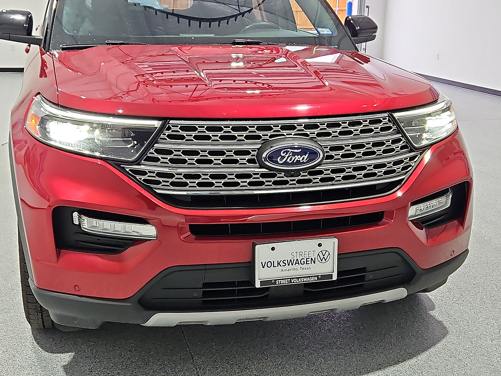 2020 Ford Explorer photo 10 of 22
