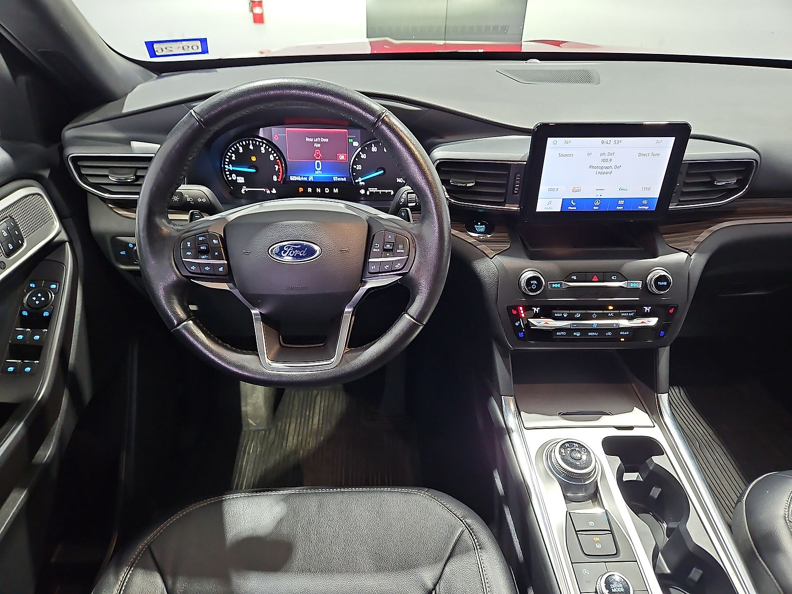 2020 Ford Explorer photo 14 of 22