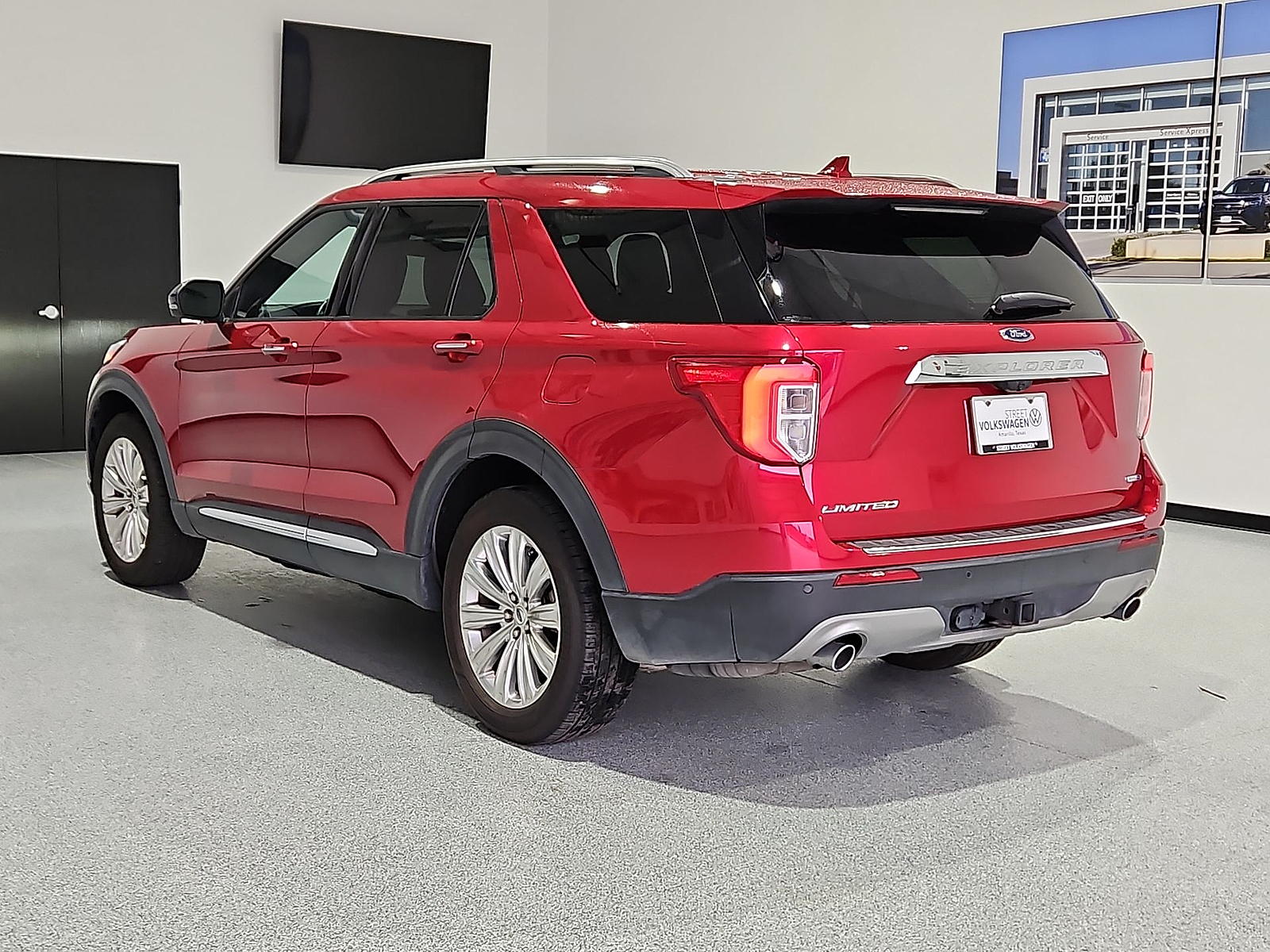 2020 Ford Explorer photo 6 of 22