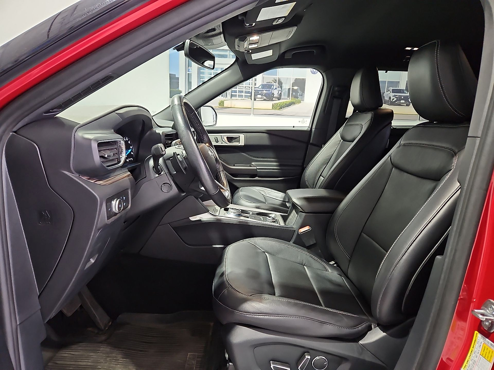 2020 Ford Explorer photo 16 of 22