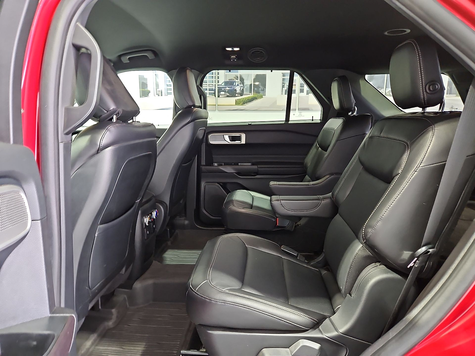 2020 Ford Explorer photo 13 of 22