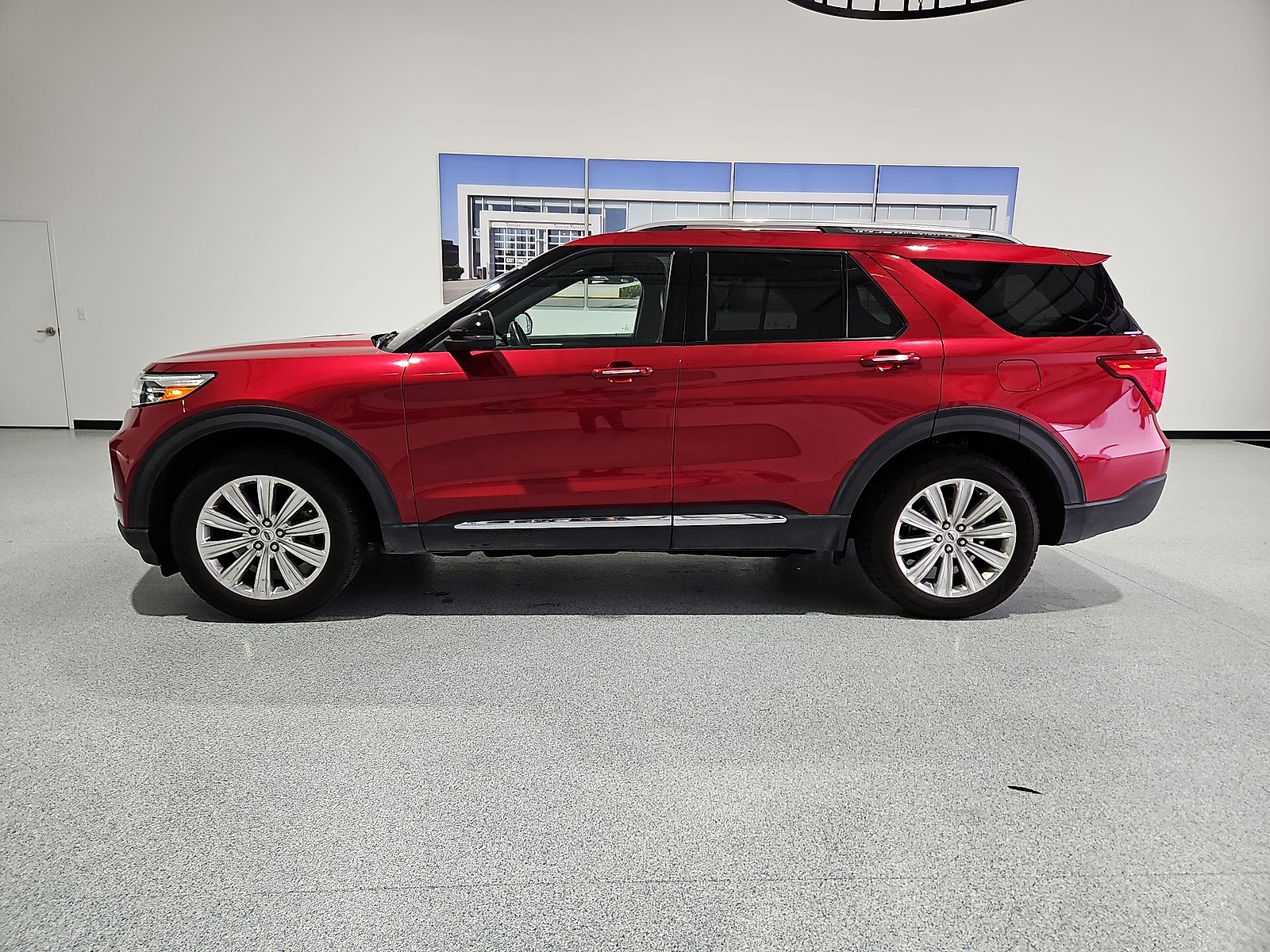 2020 Ford Explorer photo 5 of 22