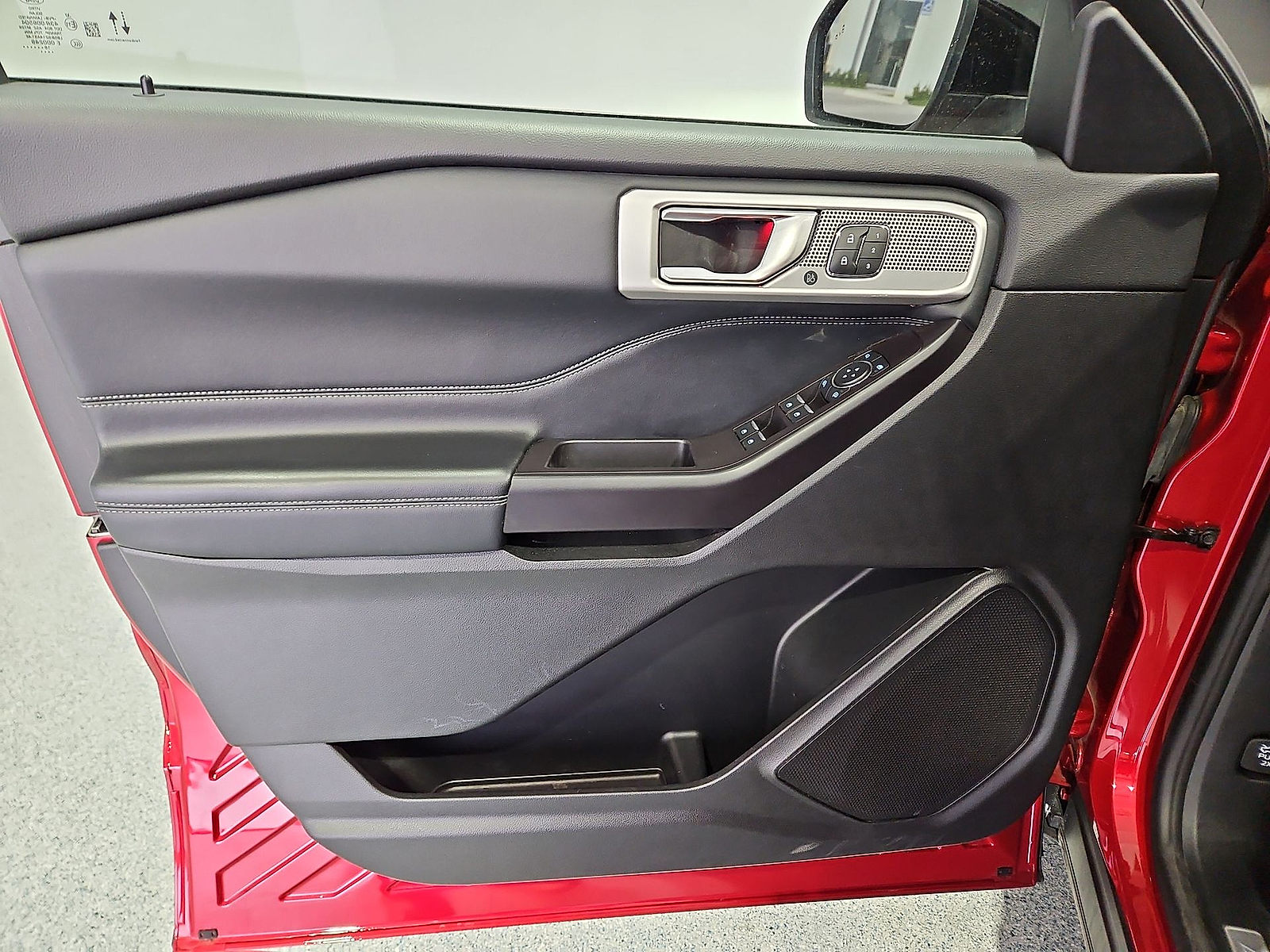 2020 Ford Explorer photo 15 of 22