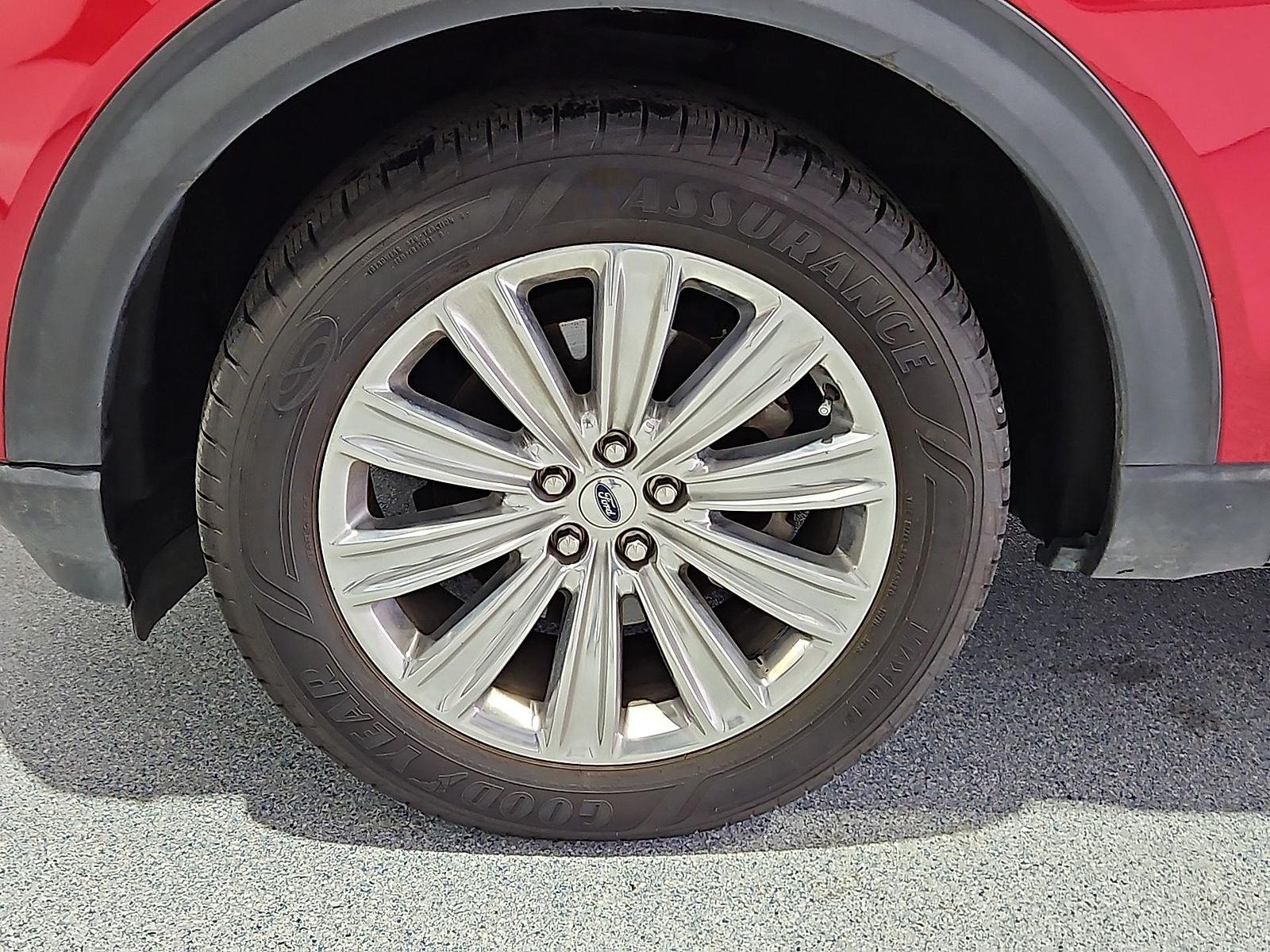 2020 Ford Explorer photo 11 of 22
