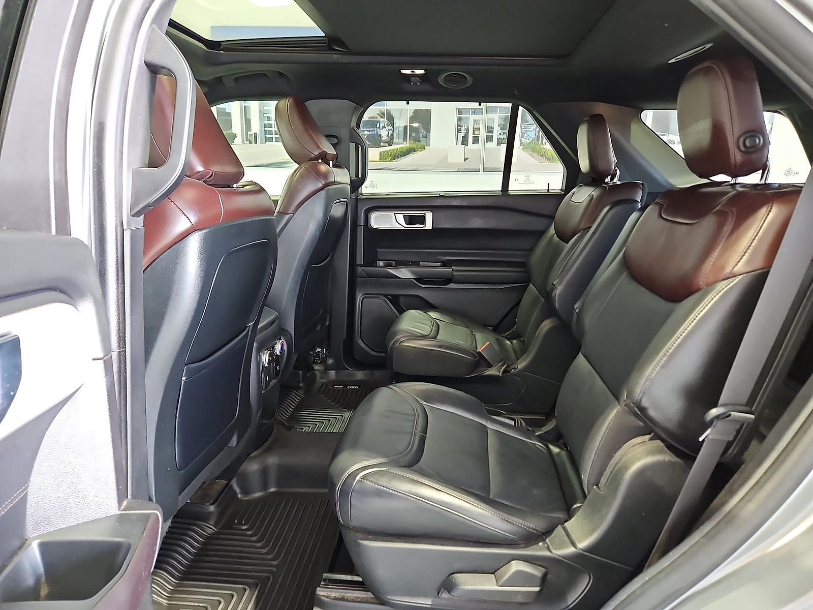 2020 Ford Explorer photo 13 of 22