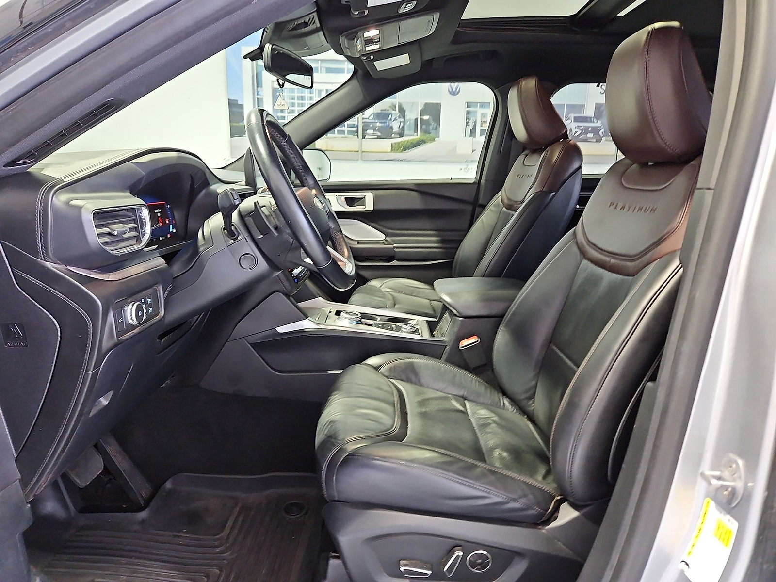 2020 Ford Explorer photo 16 of 22