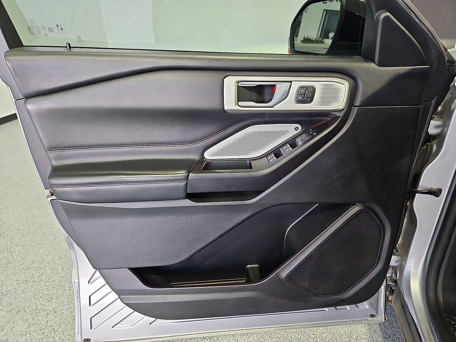 2020 Ford Explorer photo 15 of 22