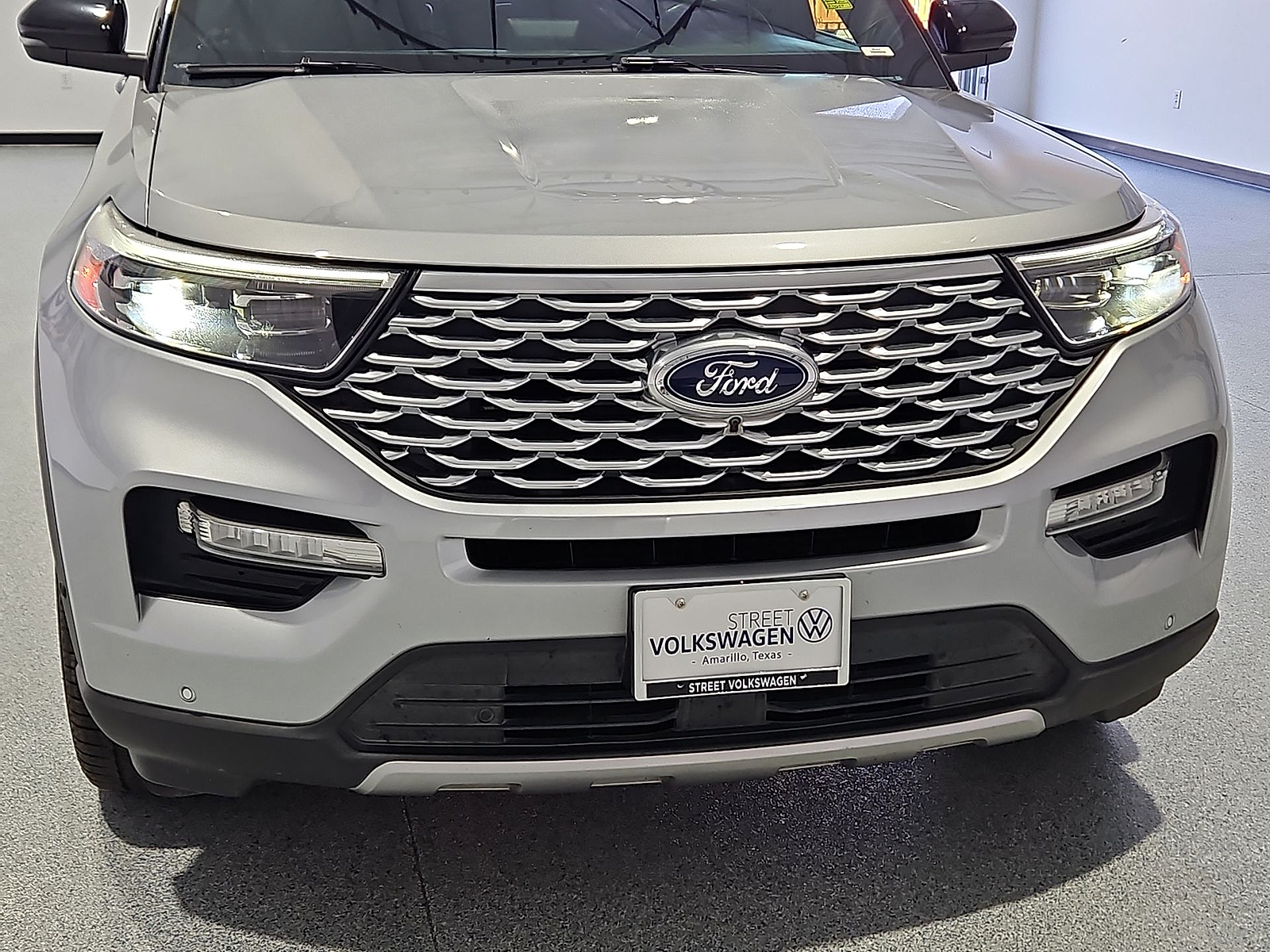 2020 Ford Explorer photo 10 of 22