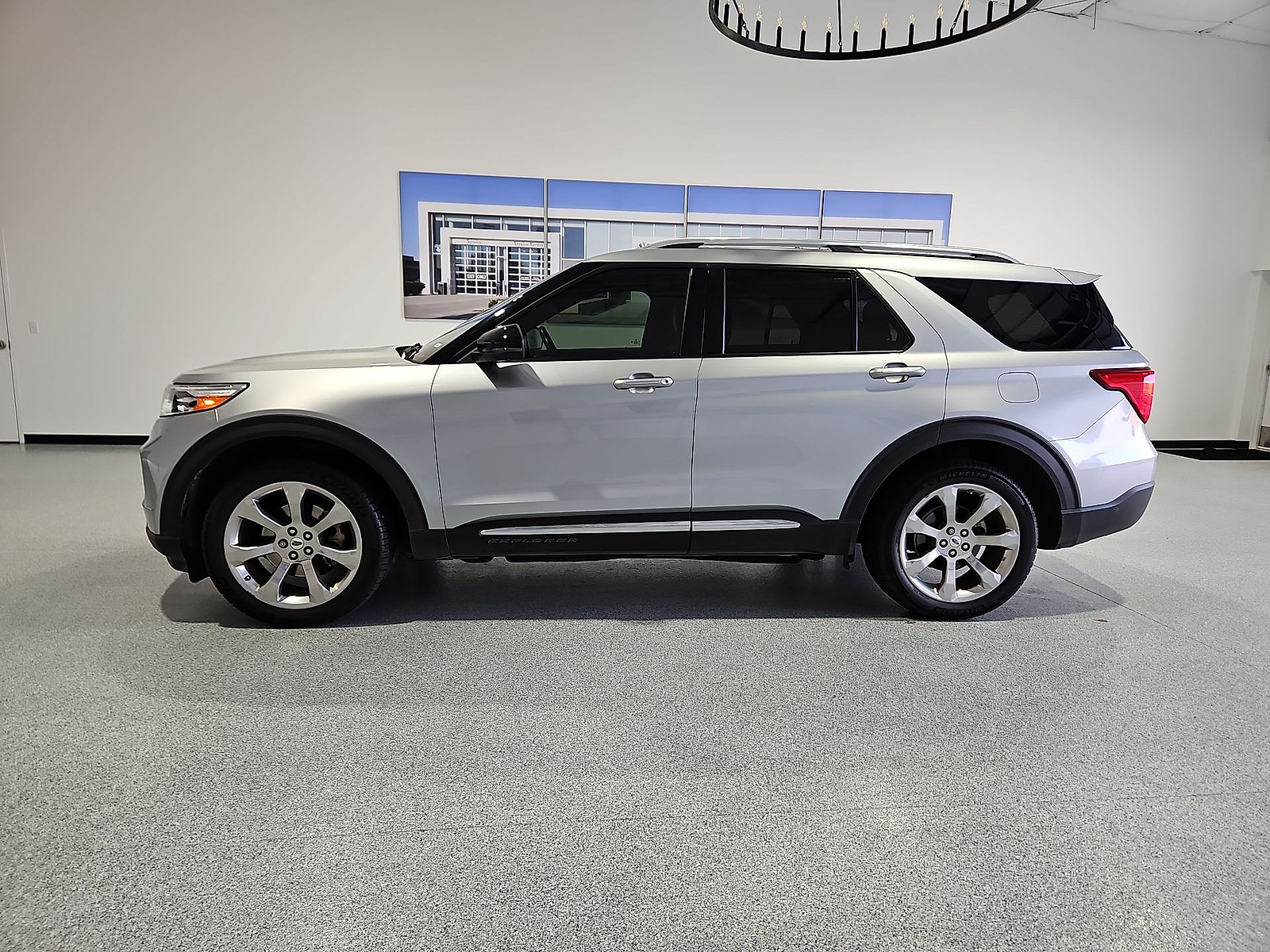 2020 Ford Explorer photo 5 of 22