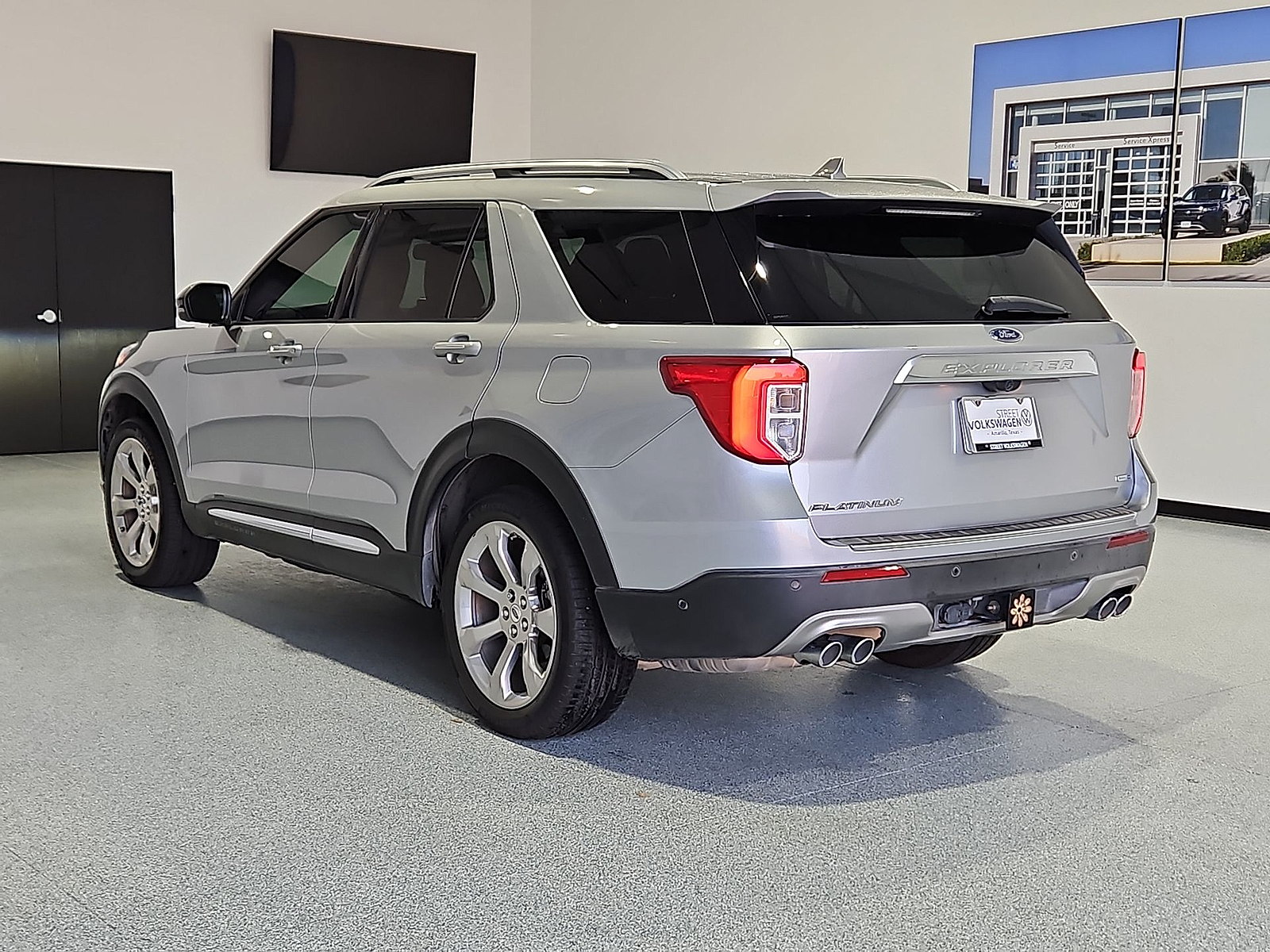 2020 Ford Explorer photo 6 of 22