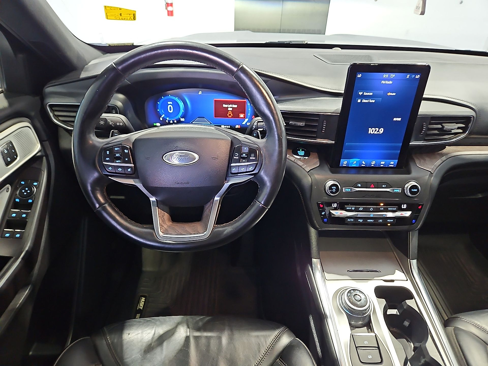 2020 Ford Explorer photo 14 of 22