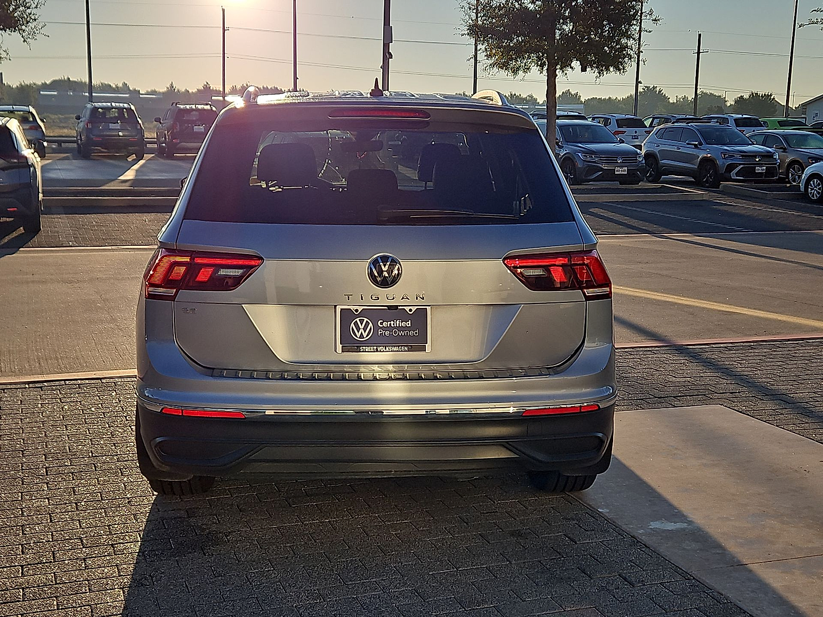 2023 Volkswagen Tiguan photo 7 of 22