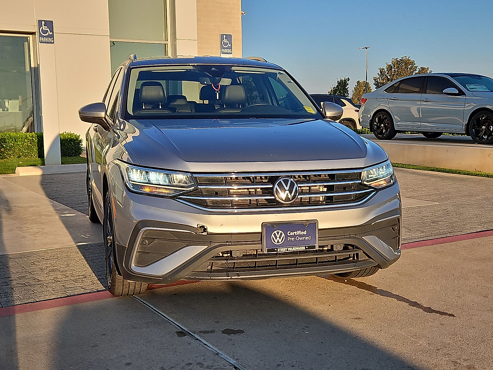 2023 Volkswagen Tiguan photo 3 of 22