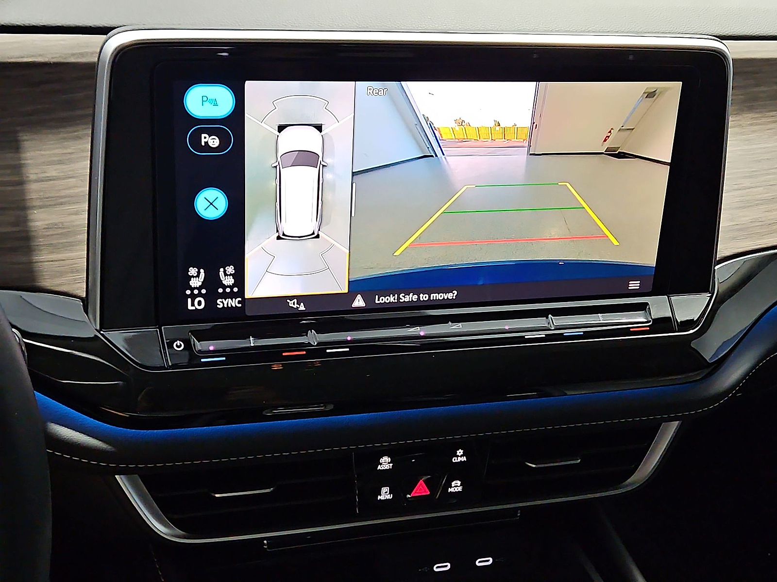 2025 Volkswagen Atlas photo 18 of 22