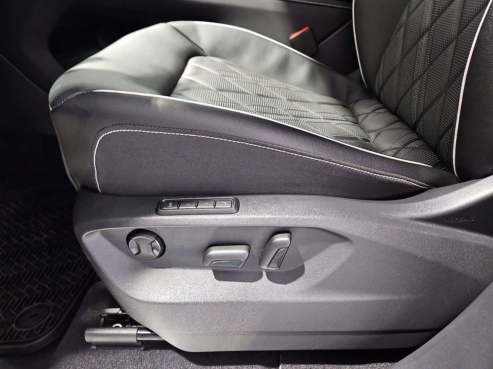 2025 Volkswagen Atlas photo 17 of 22
