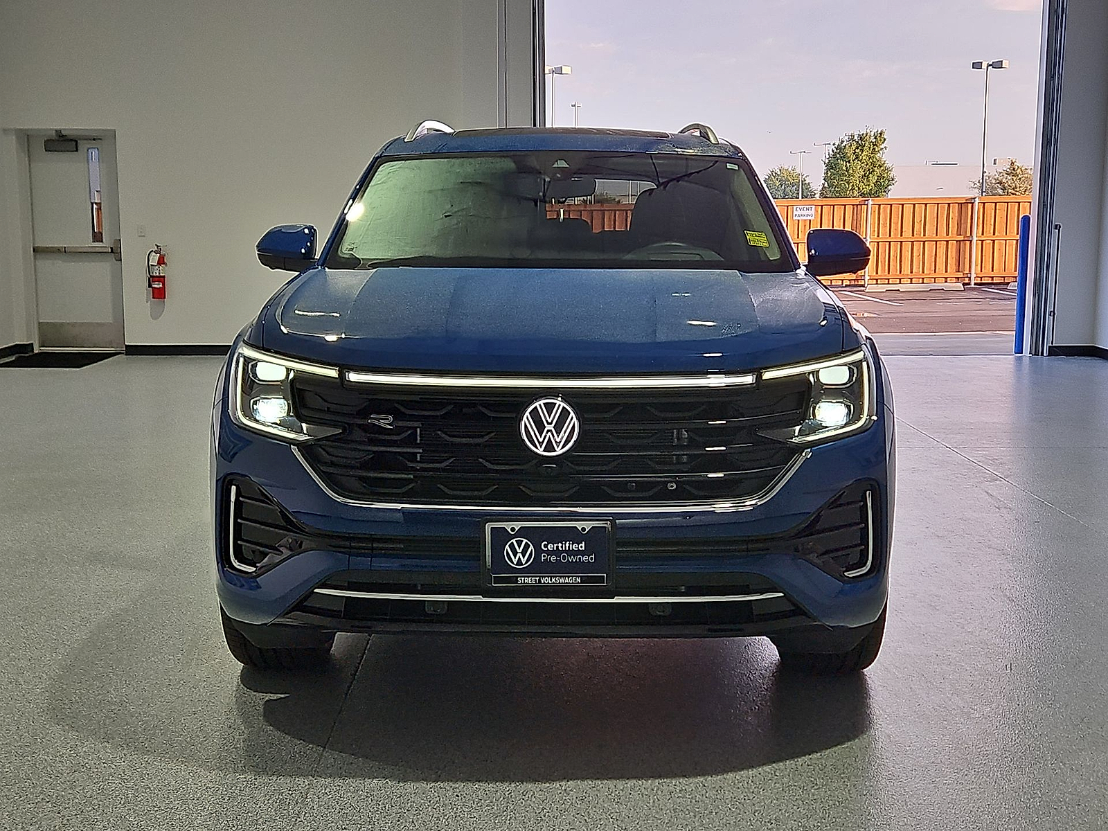 2025 Volkswagen Atlas photo 3 of 22