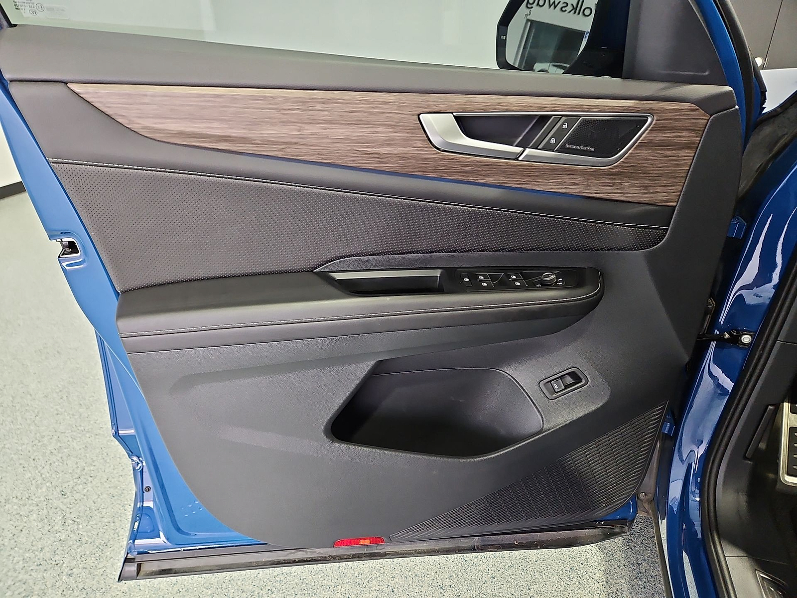 2025 Volkswagen Atlas photo 15 of 22