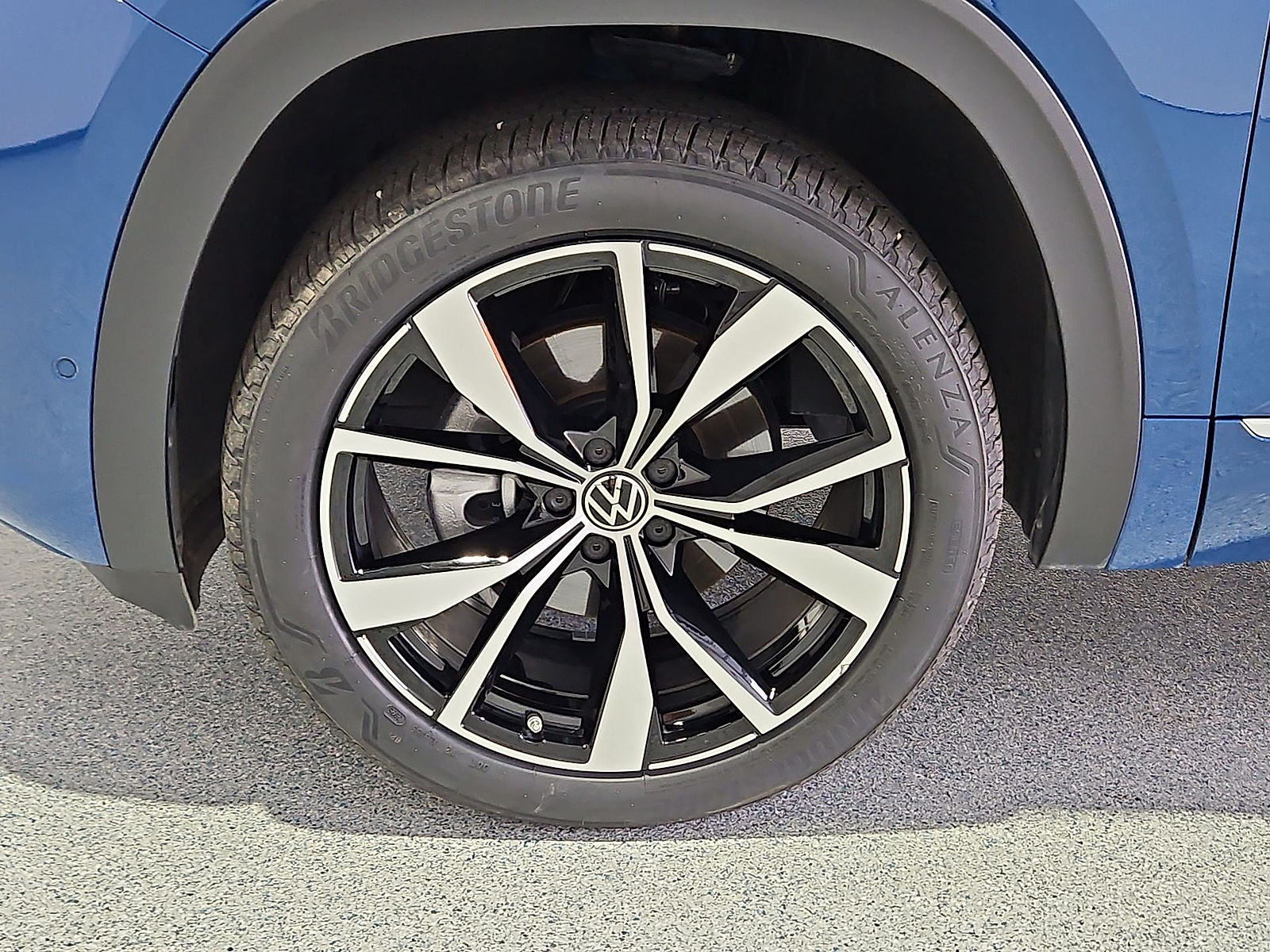 2025 Volkswagen Atlas photo 11 of 22