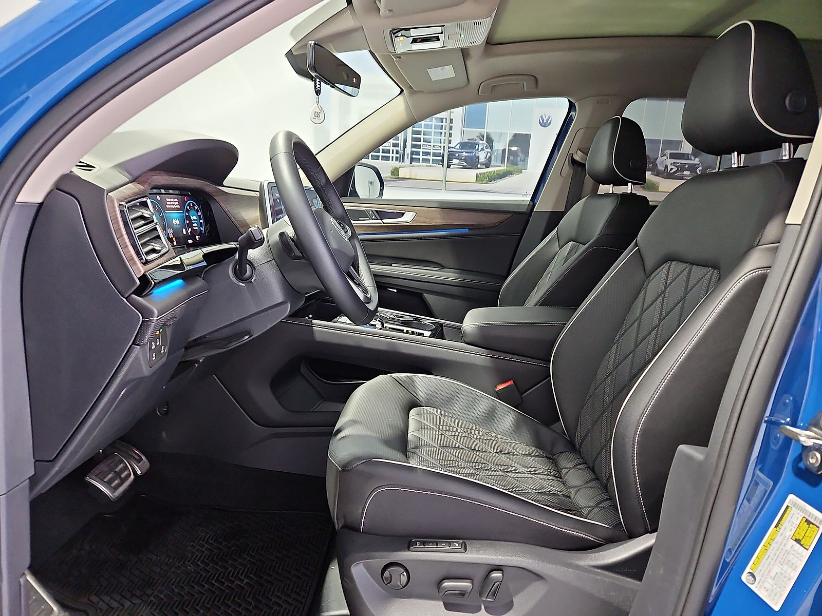 2025 Volkswagen Atlas photo 16 of 22