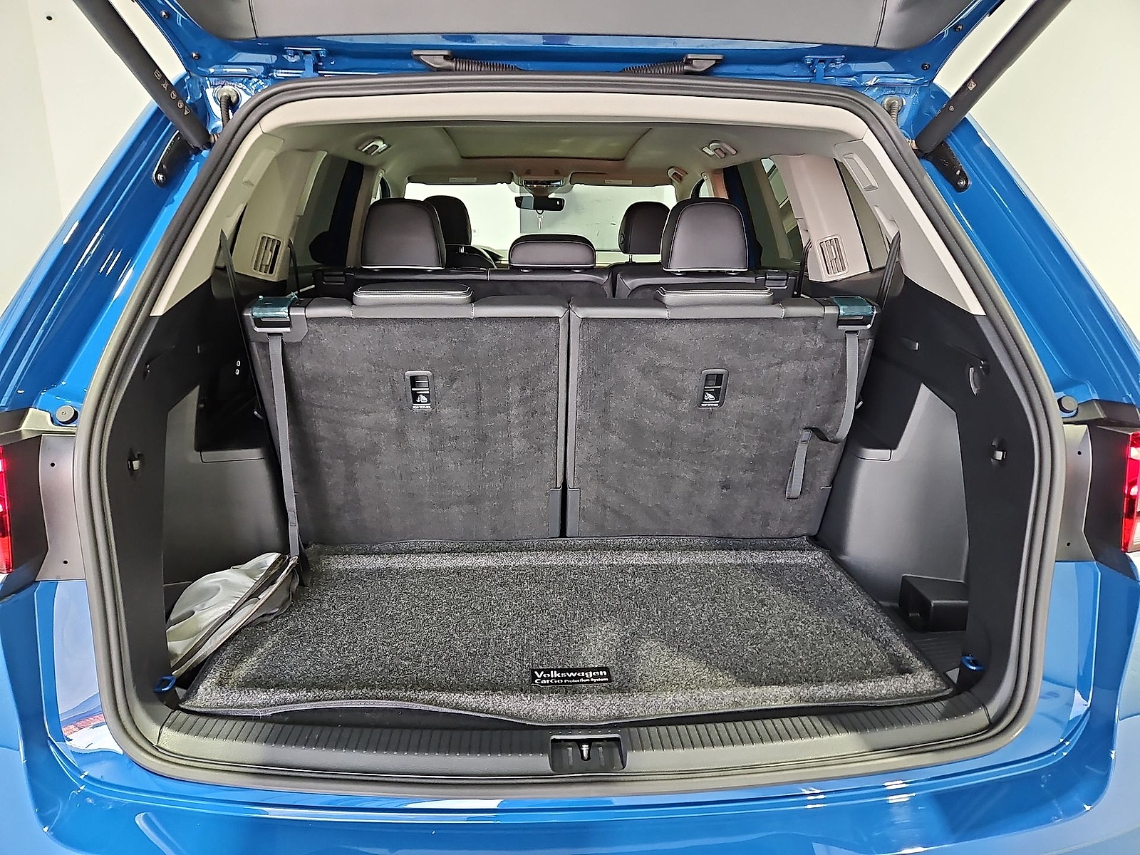 2025 Volkswagen Atlas photo 12 of 22