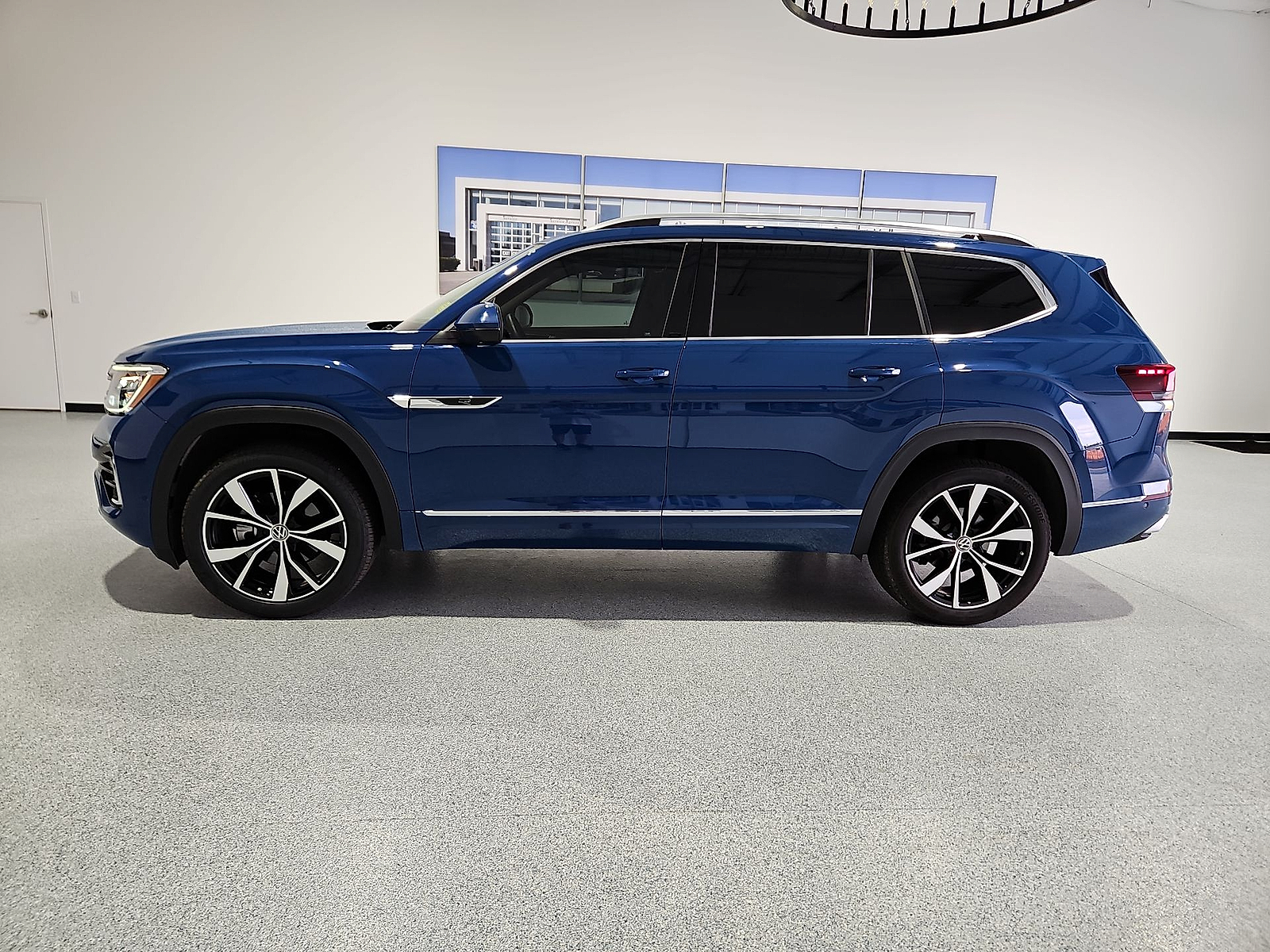 2025 Volkswagen Atlas photo 5 of 22