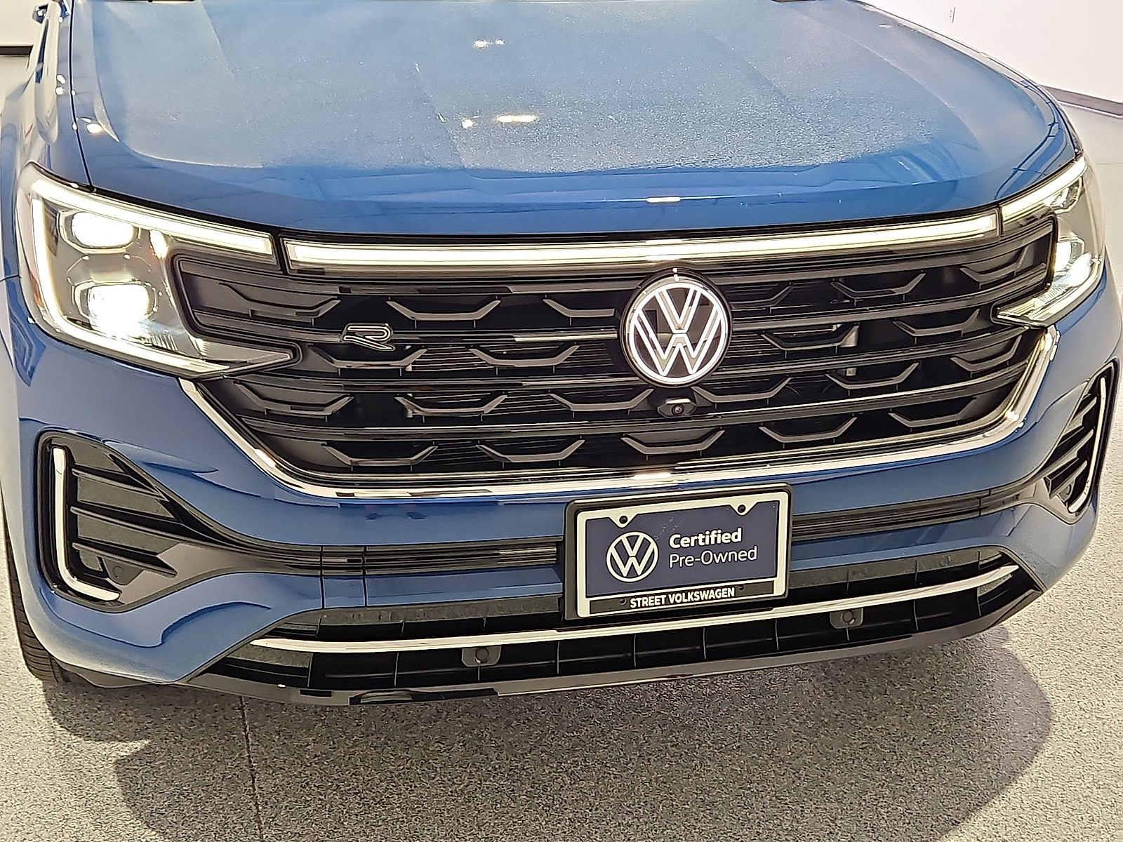 2025 Volkswagen Atlas photo 10 of 22