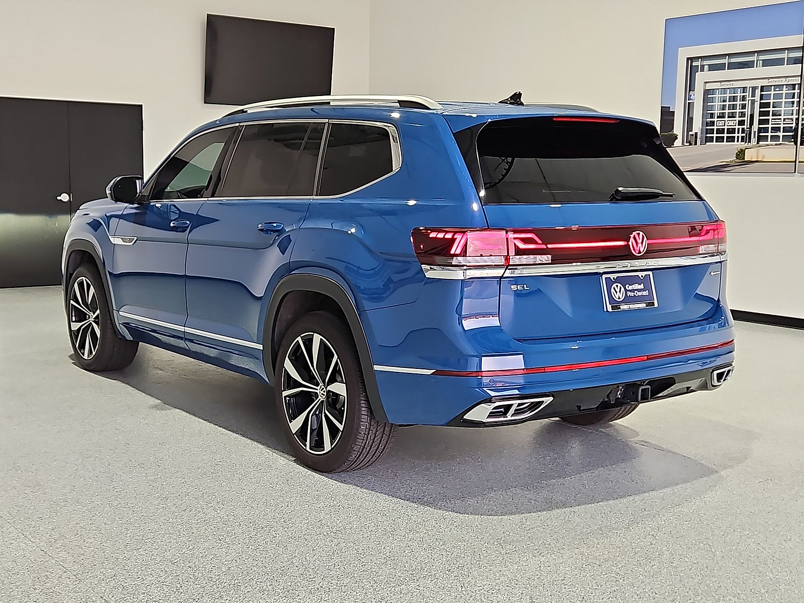 2025 Volkswagen Atlas photo 6 of 22