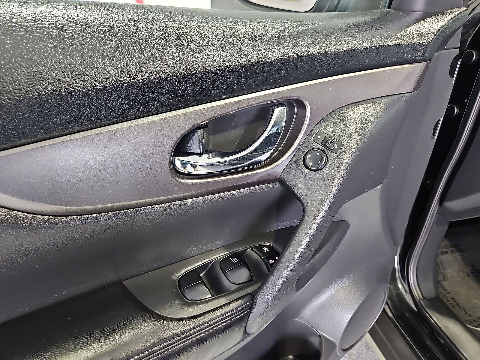 2016 Nissan Rogue photo 15 of 22