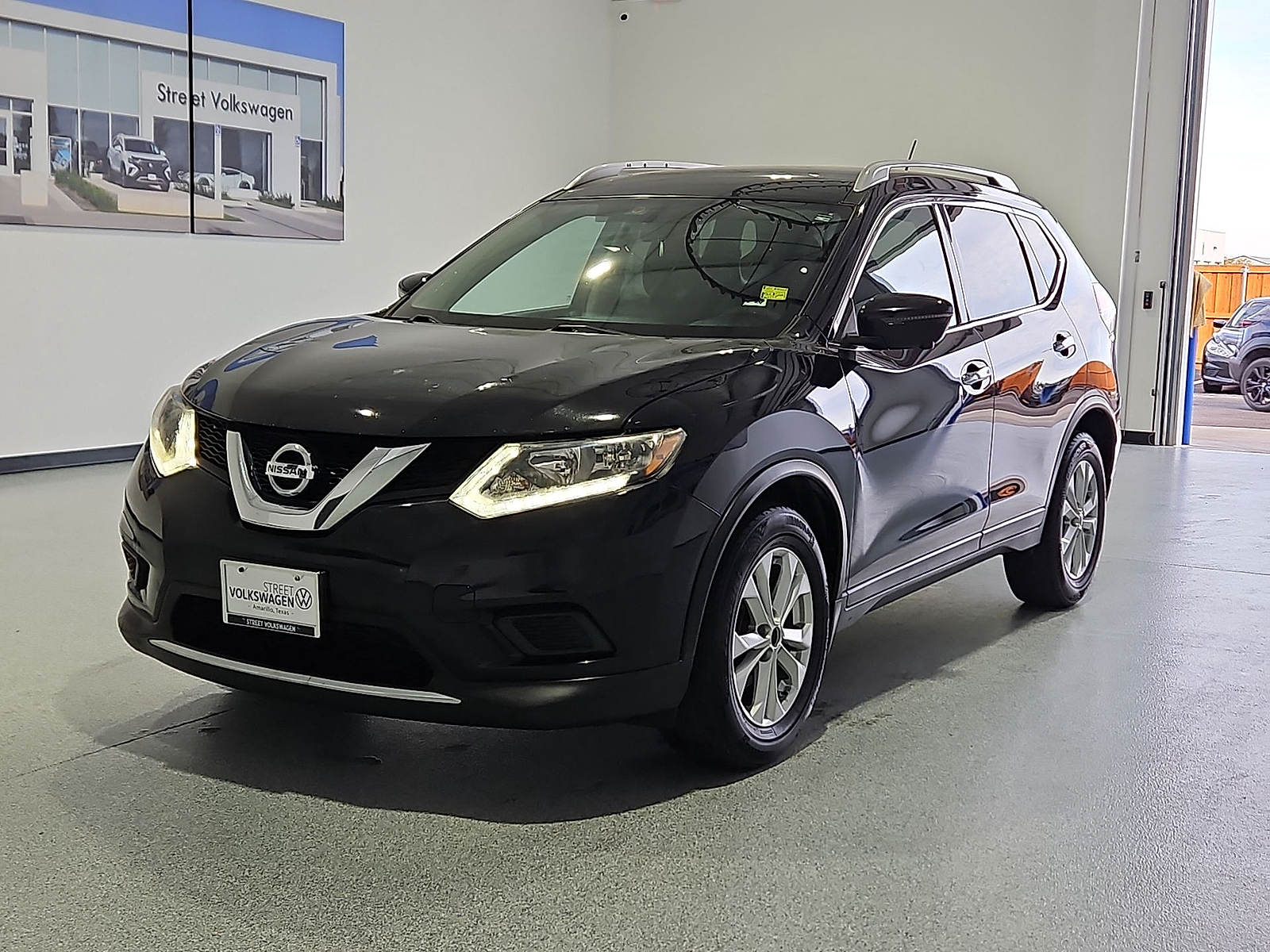 2016 Nissan Rogue photo 4 of 22