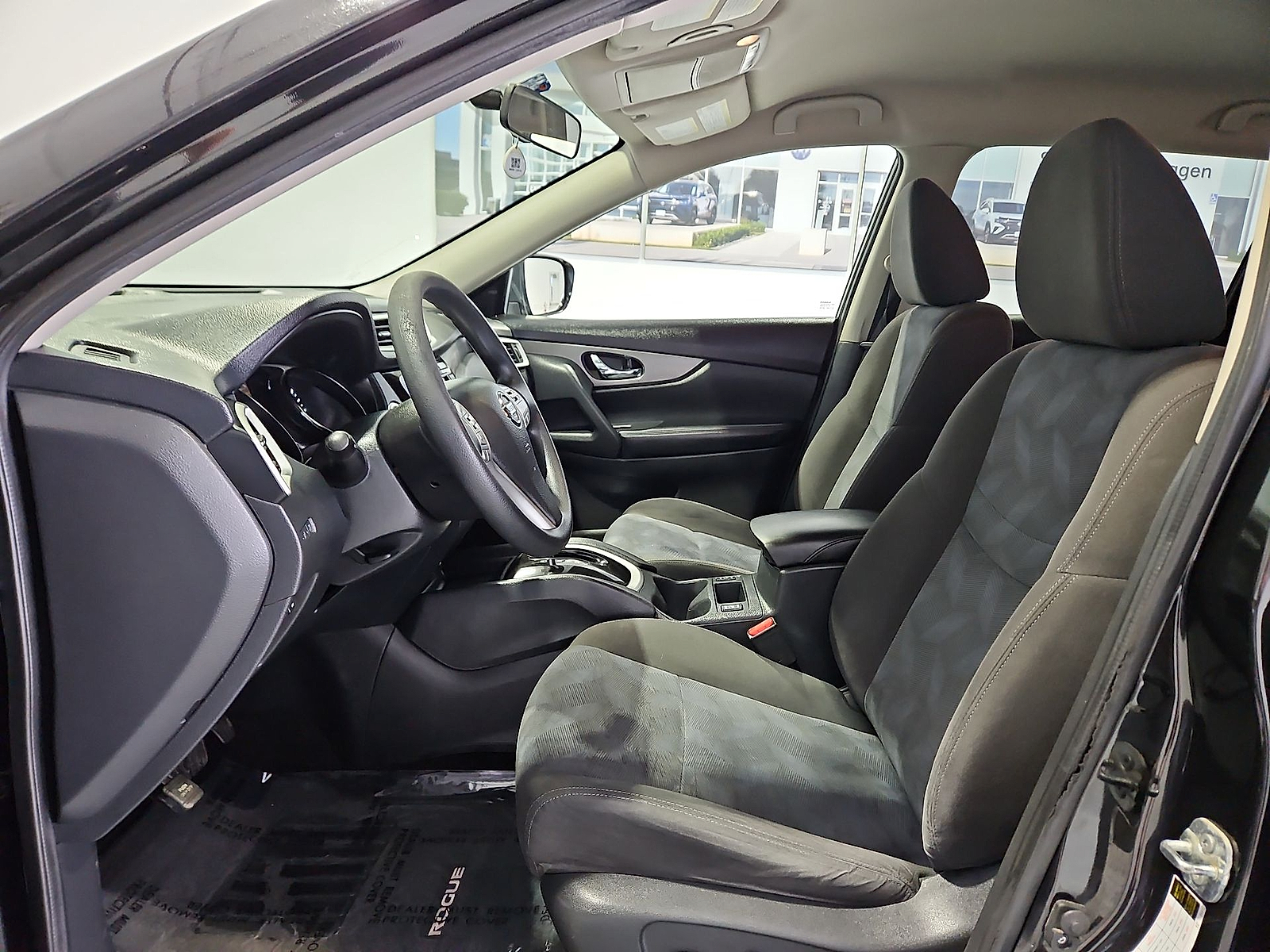 2016 Nissan Rogue photo 16 of 22