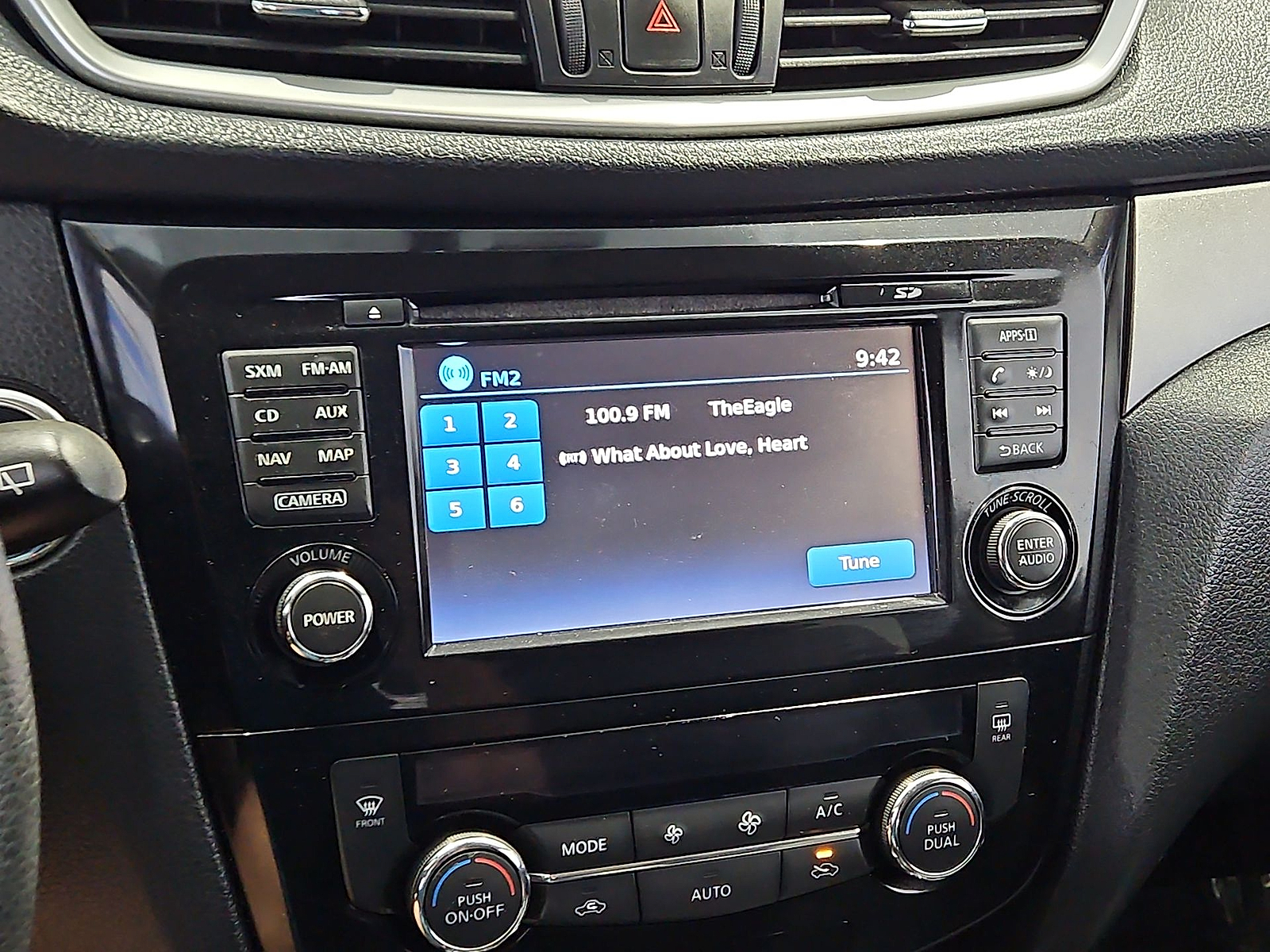 2016 Nissan Rogue photo 19 of 22