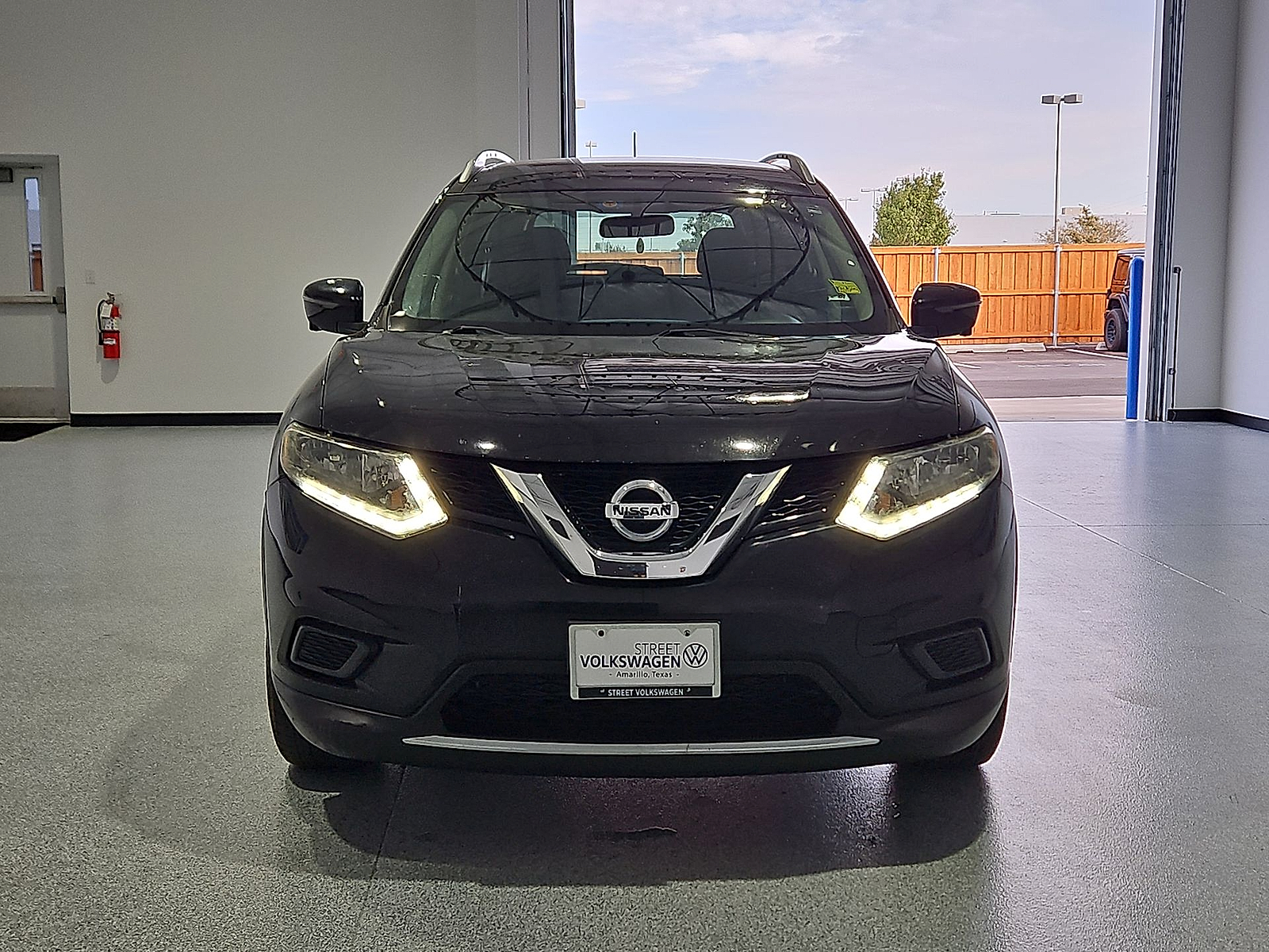 2016 Nissan Rogue photo 3 of 22