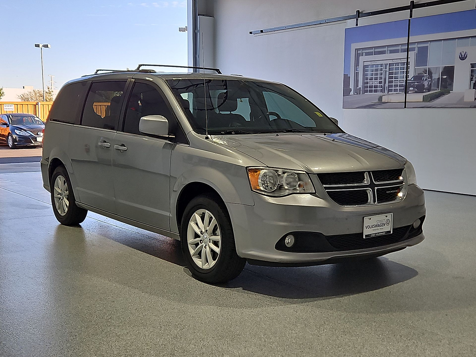 2019 Dodge Grand Caravan photo 2 of 22