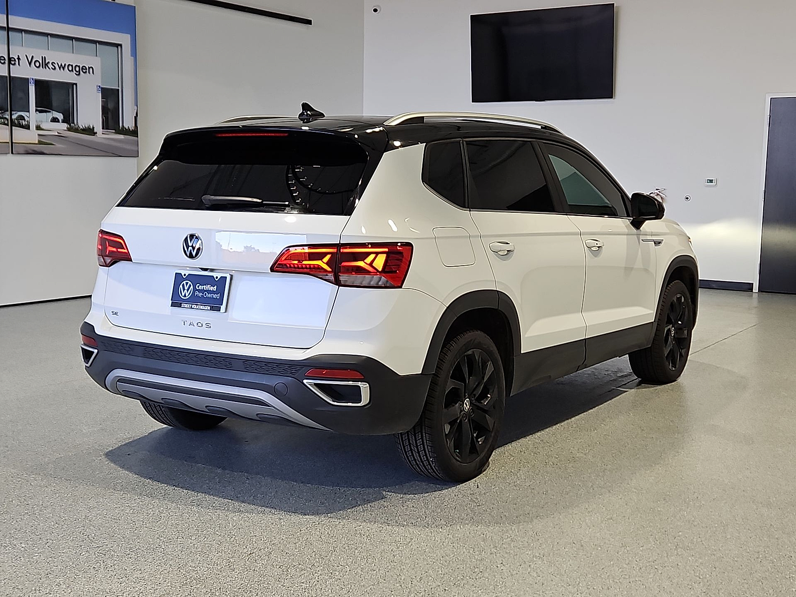 2023 Volkswagen Taos photo 8 of 22