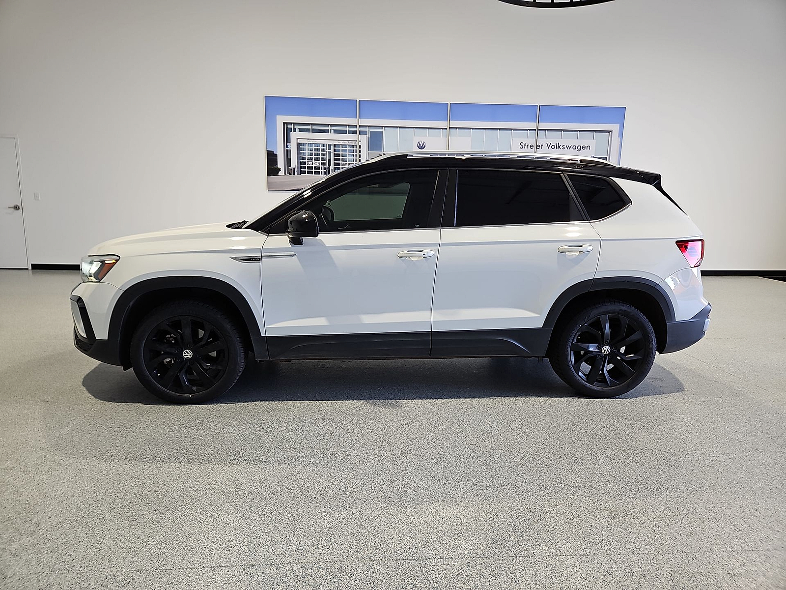 2023 Volkswagen Taos photo 5 of 22