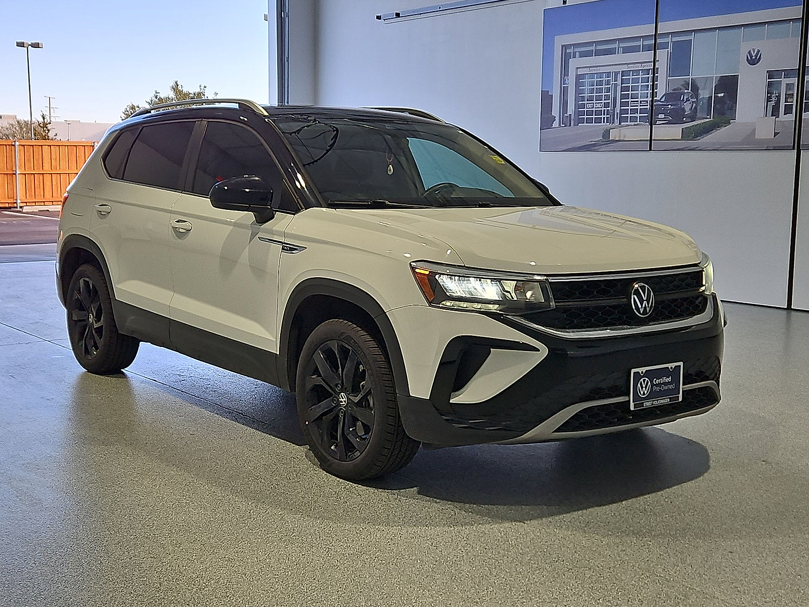 2023 Volkswagen Taos photo 2 of 22
