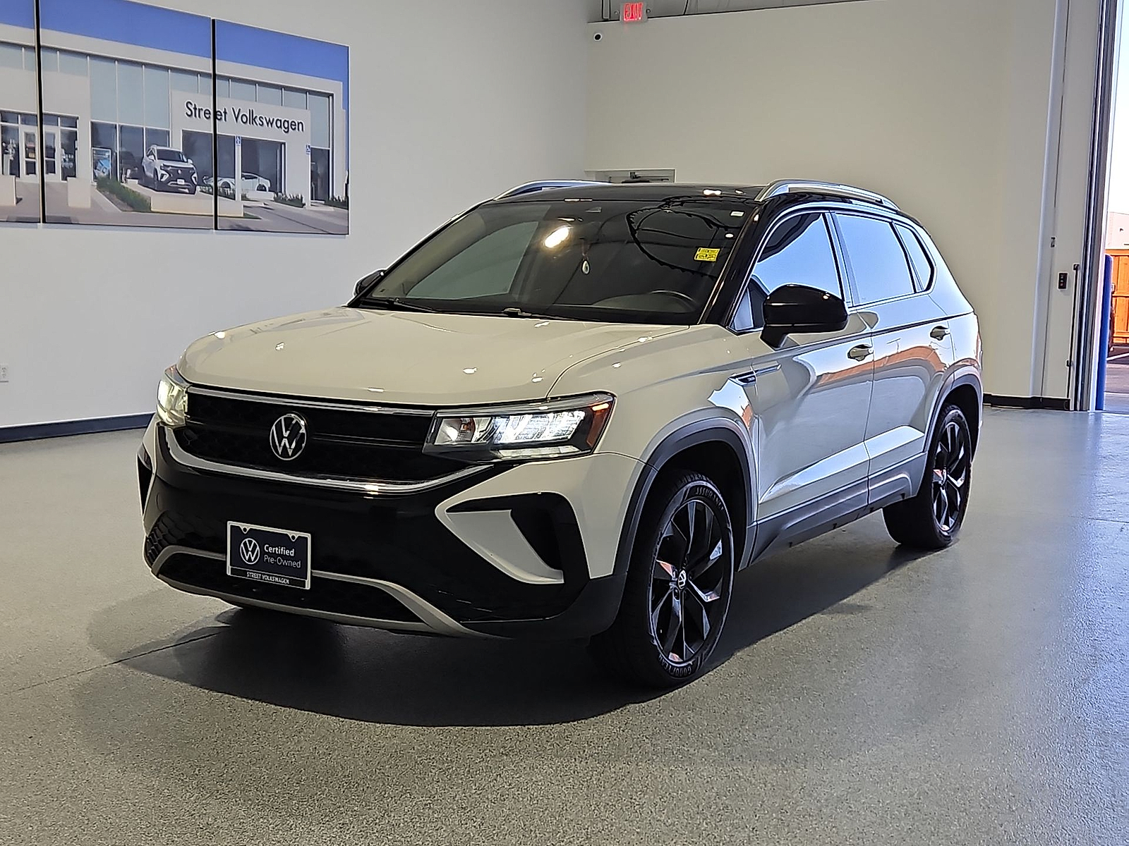 2023 Volkswagen Taos photo 4 of 22