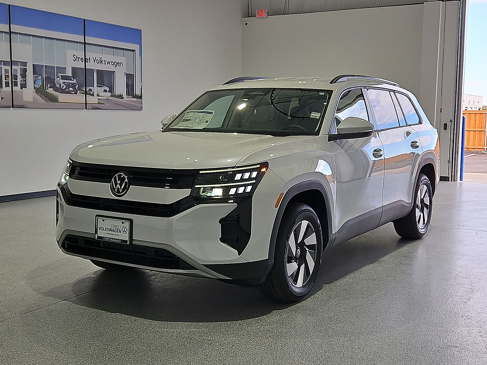 2027 Volkswagen Atlas photo 4 of 22