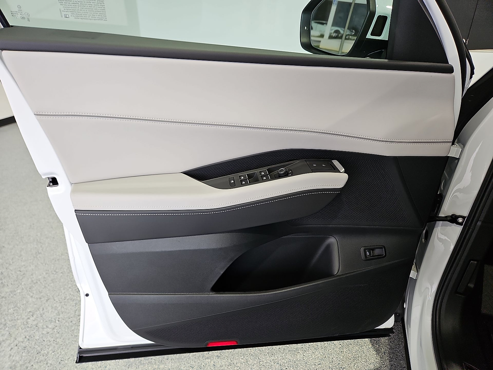 2027 Volkswagen Atlas photo 15 of 22
