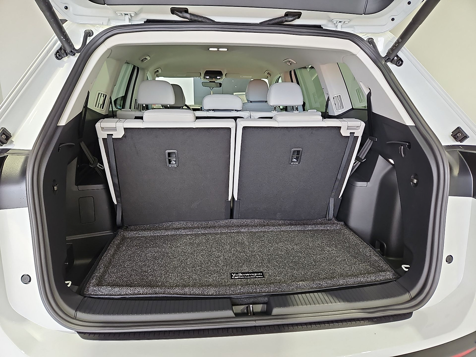 2027 Volkswagen Atlas photo 12 of 22