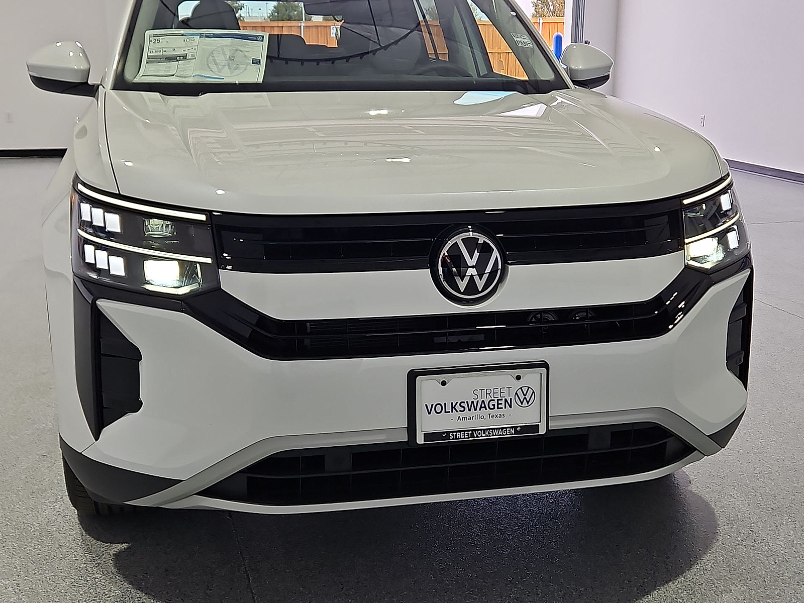2027 Volkswagen Atlas photo 10 of 22