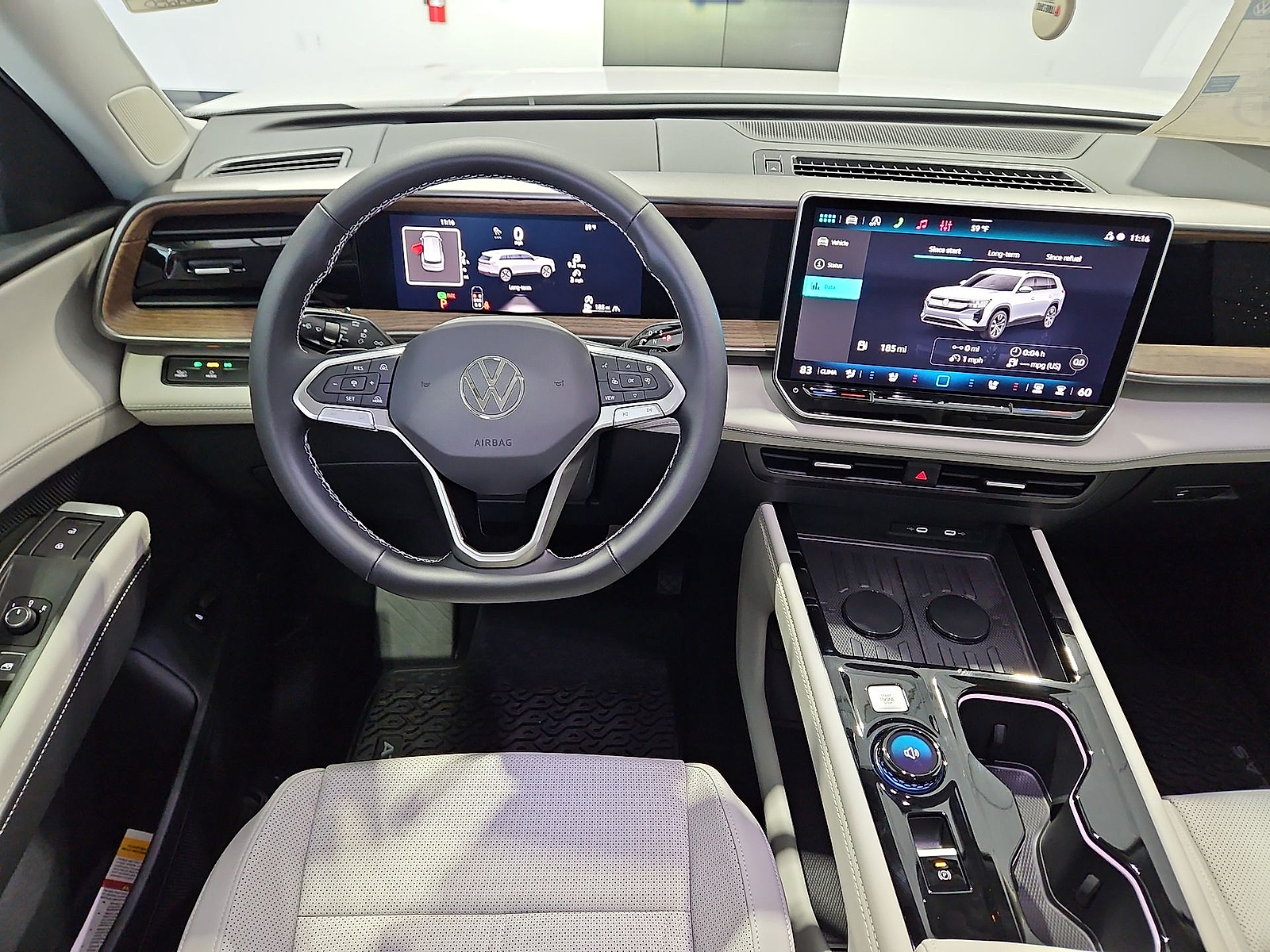 2027 Volkswagen Atlas photo 14 of 22