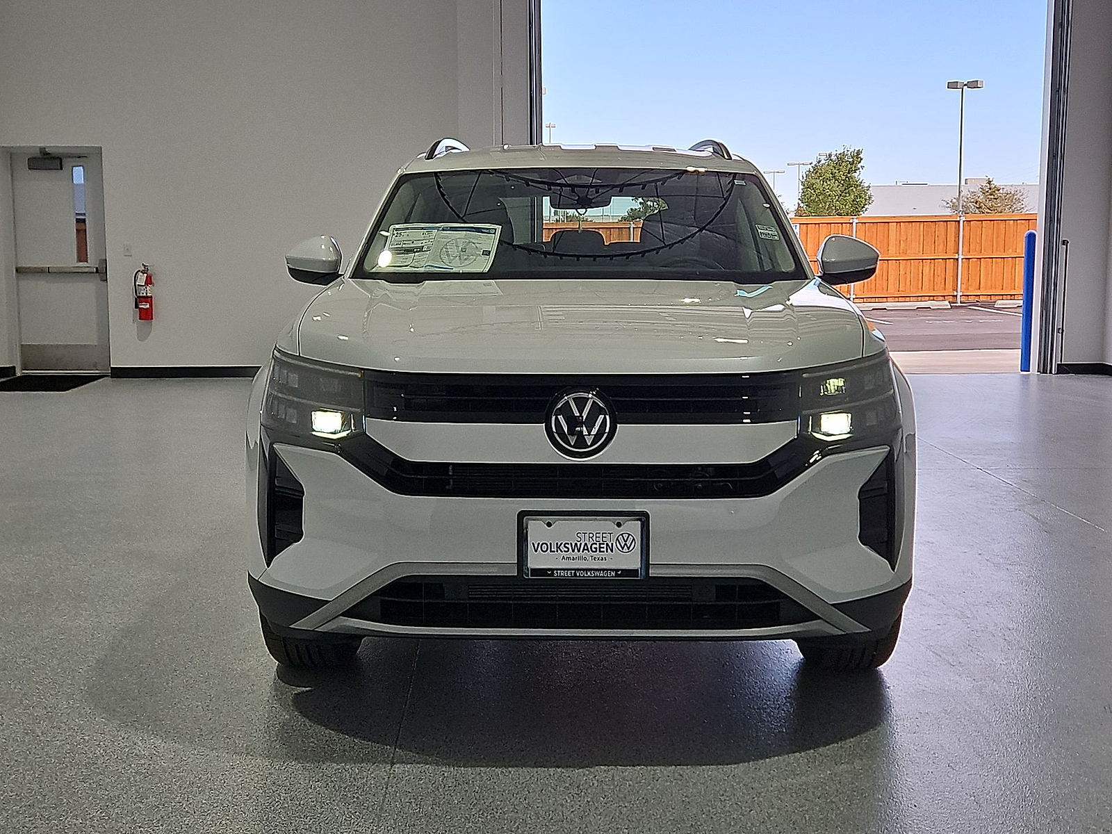2027 Volkswagen Atlas photo 3 of 22