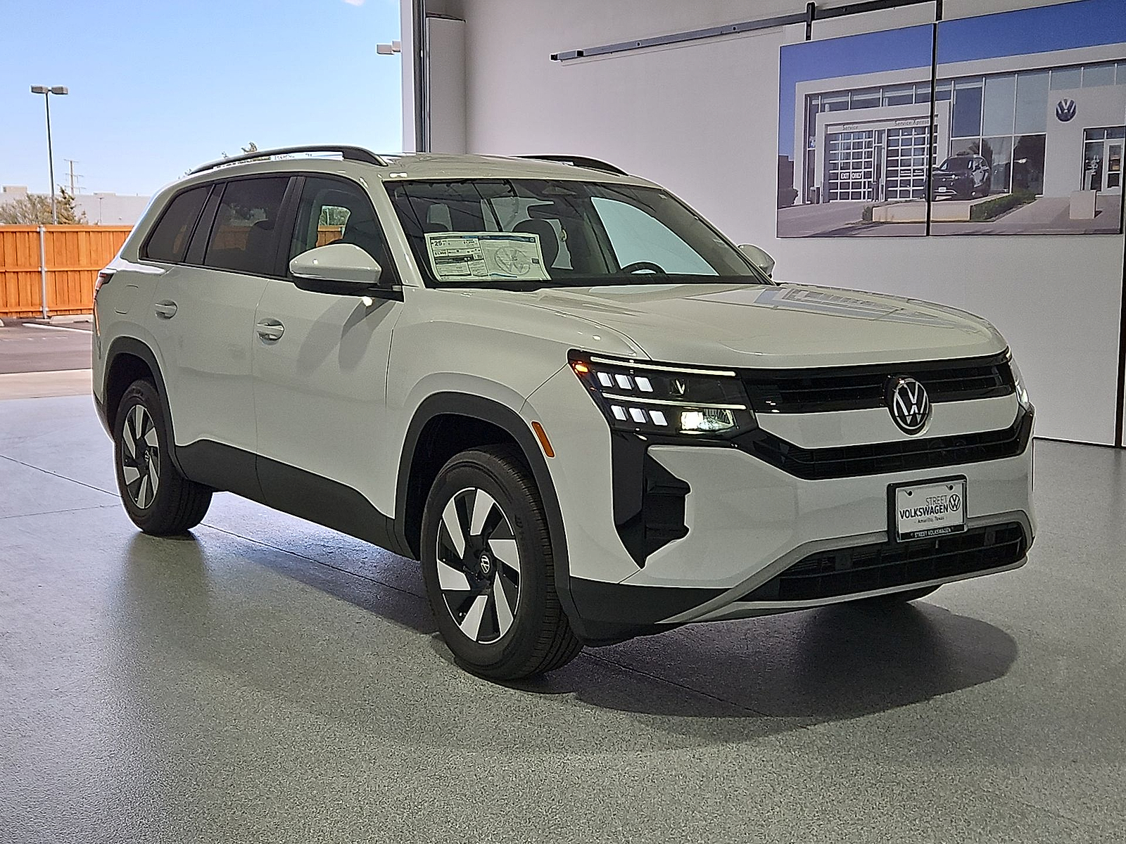 2027 Volkswagen Atlas photo 2 of 22