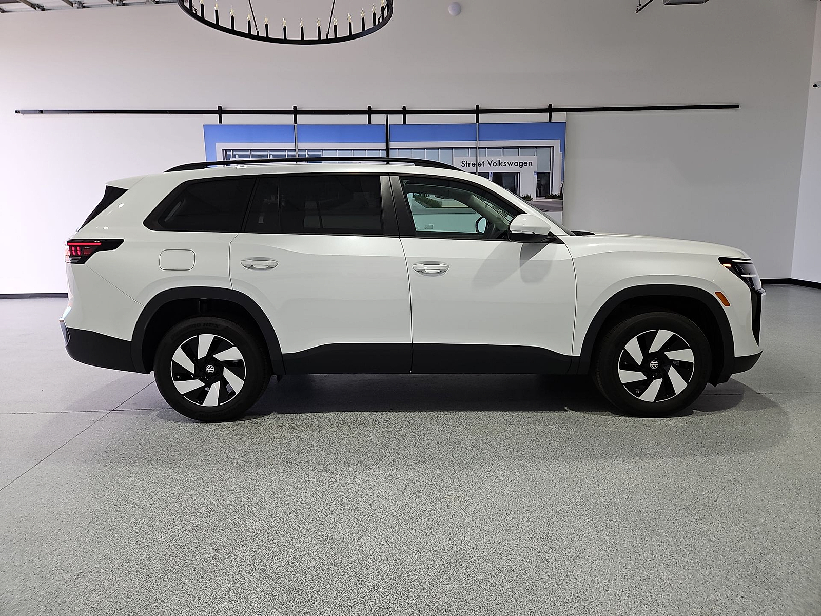 2027 Volkswagen Atlas photo 9 of 22