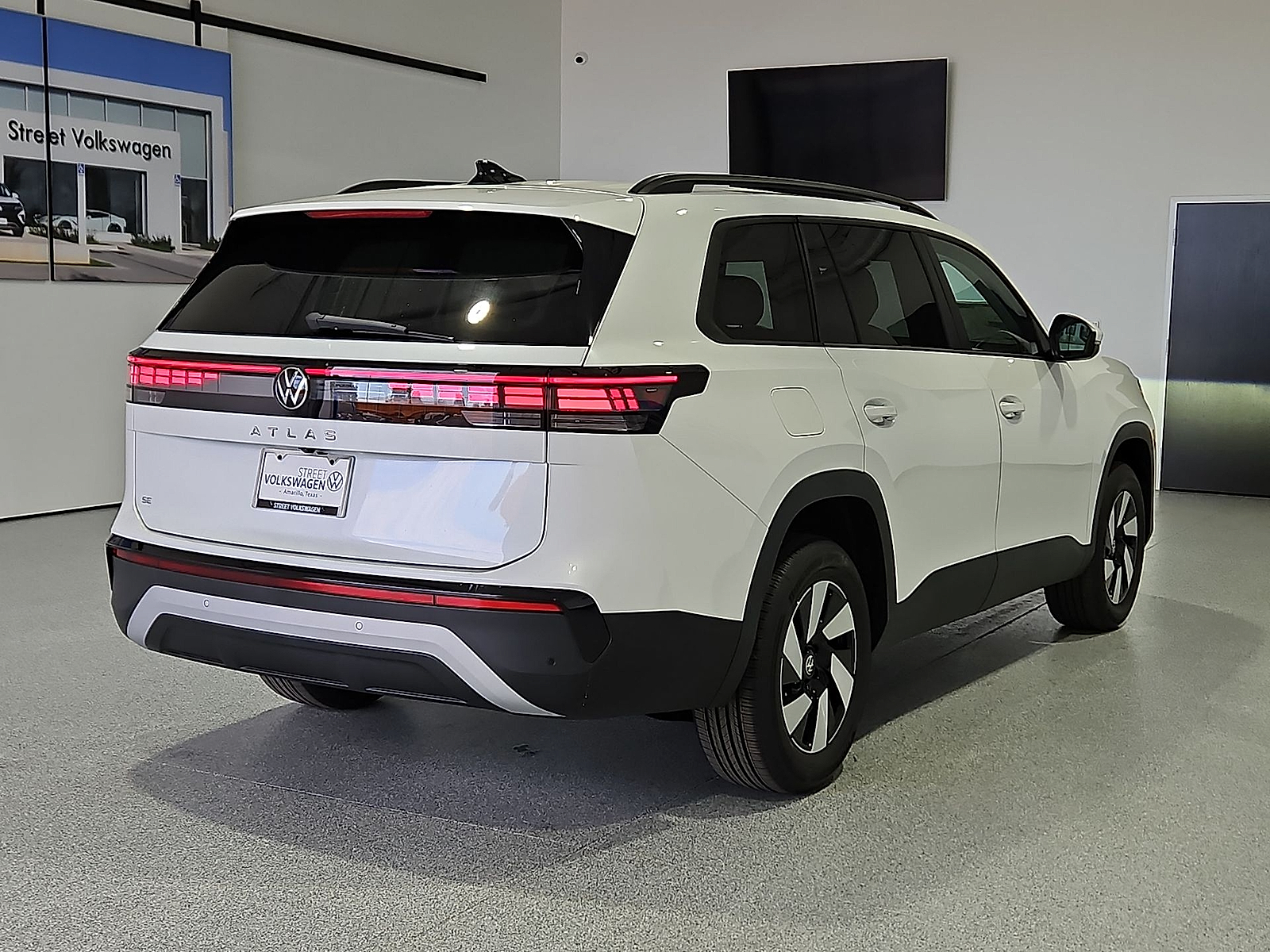2027 Volkswagen Atlas photo 8 of 22