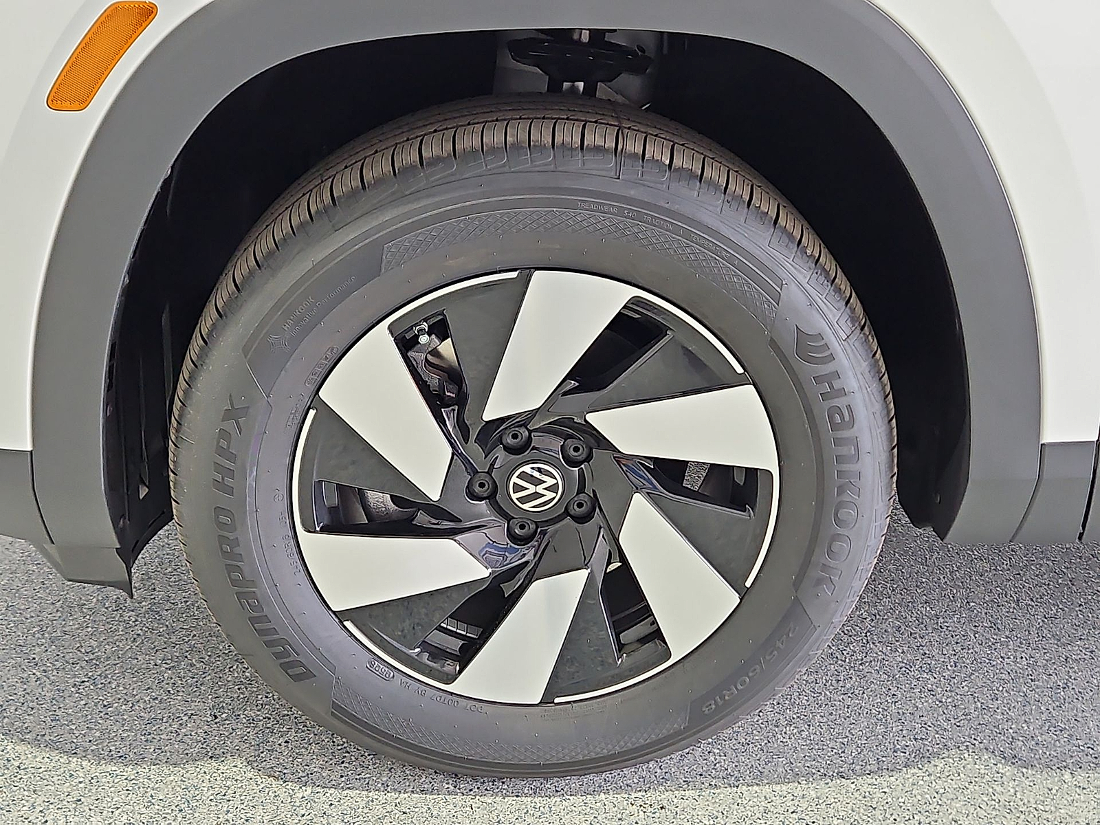 2027 Volkswagen Atlas photo 11 of 22